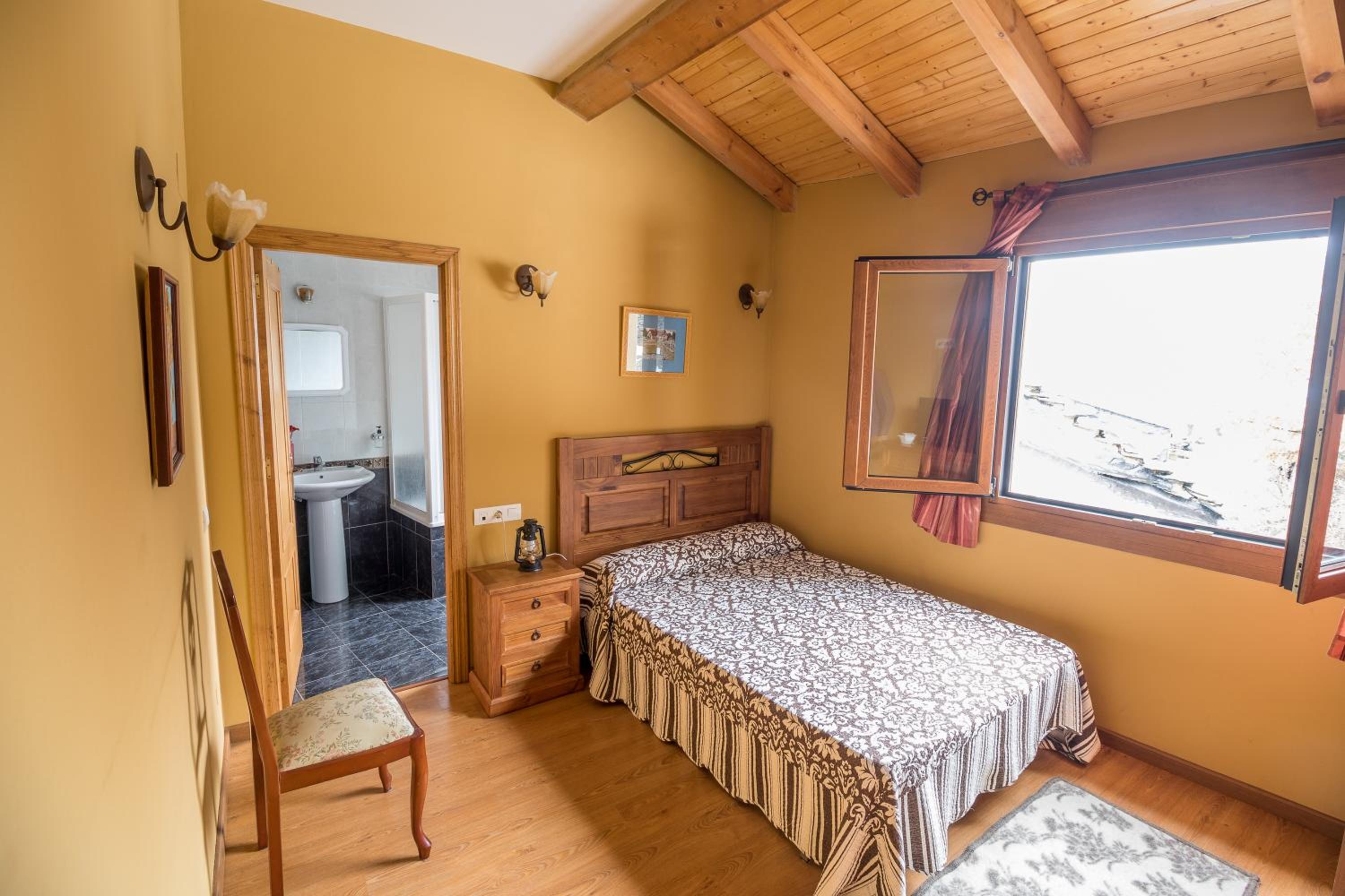 Habitación Estándar con Cama Queen