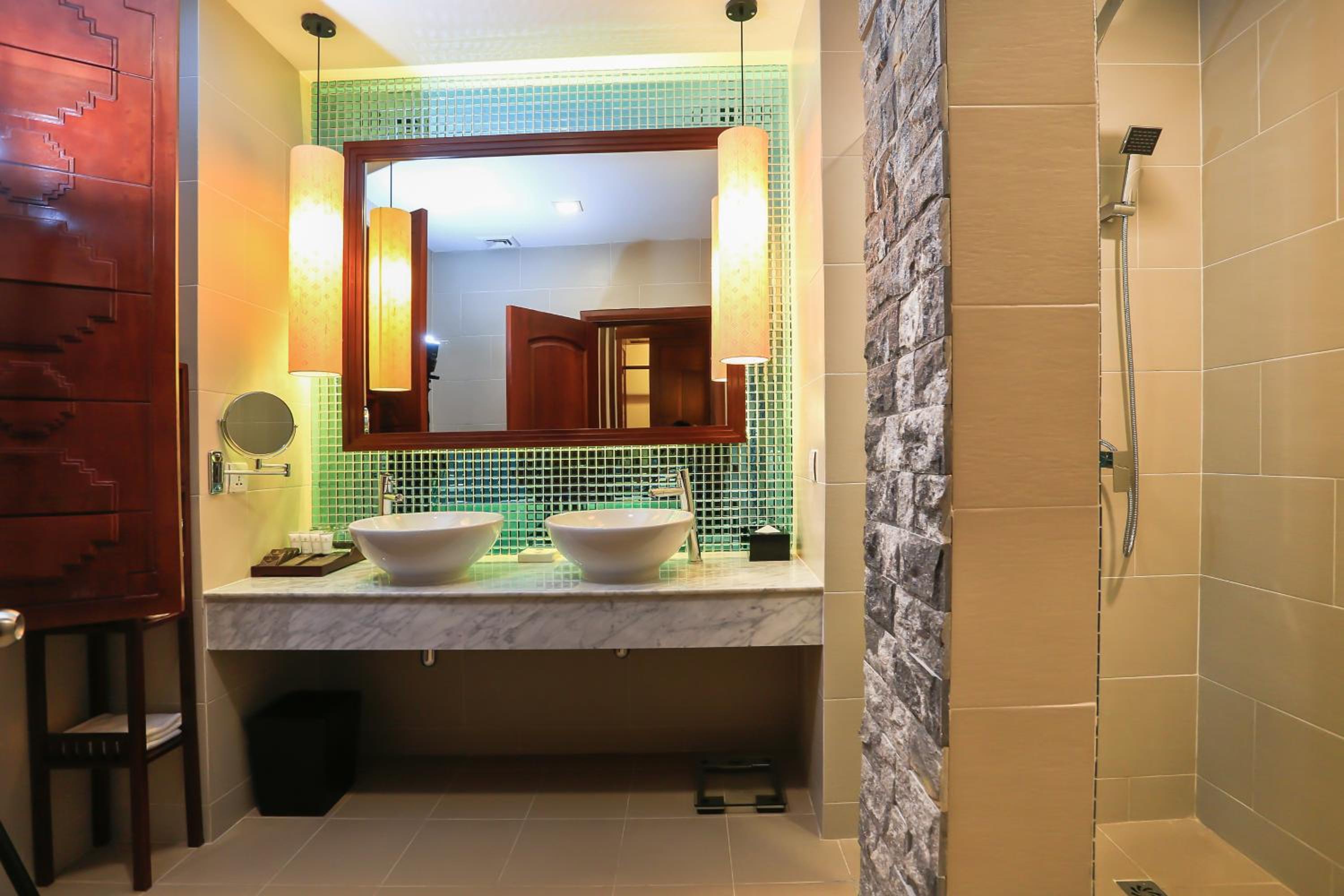 Landmark Twin Room - Photo 5
