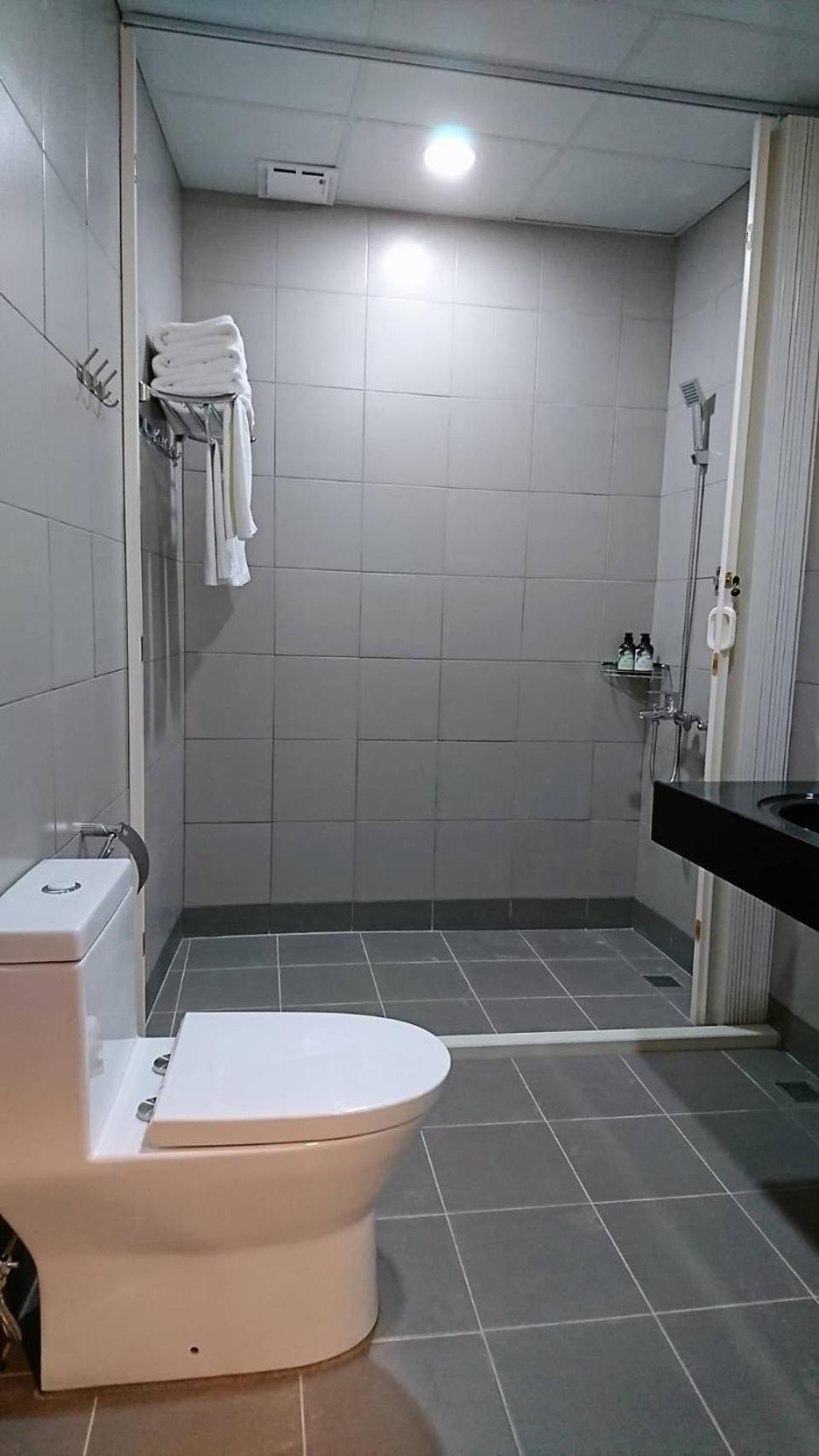 Family Room with Private Bathroom photo 2