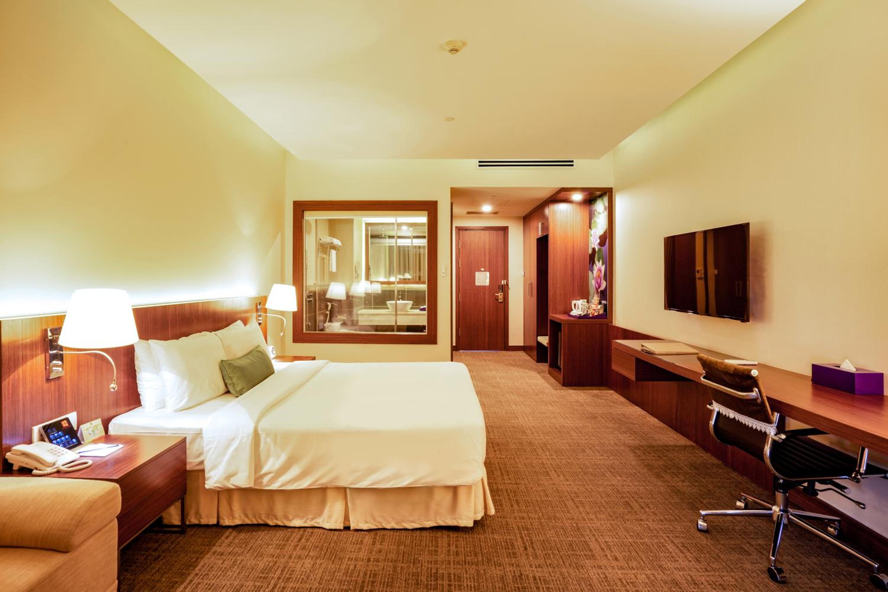 Deluxe King Room photo 3