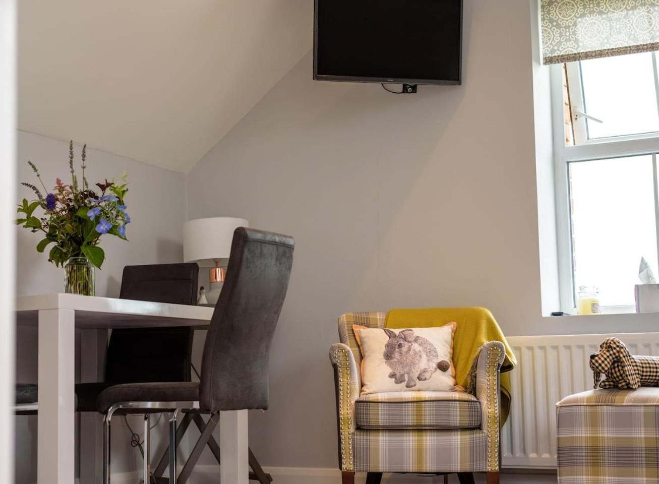 One-Bedroom Apartment - Photo 11
