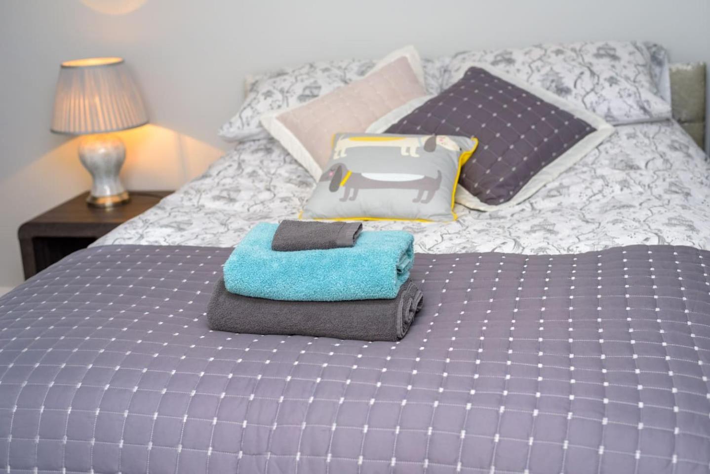 One-Bedroom Apartment - Photo 1