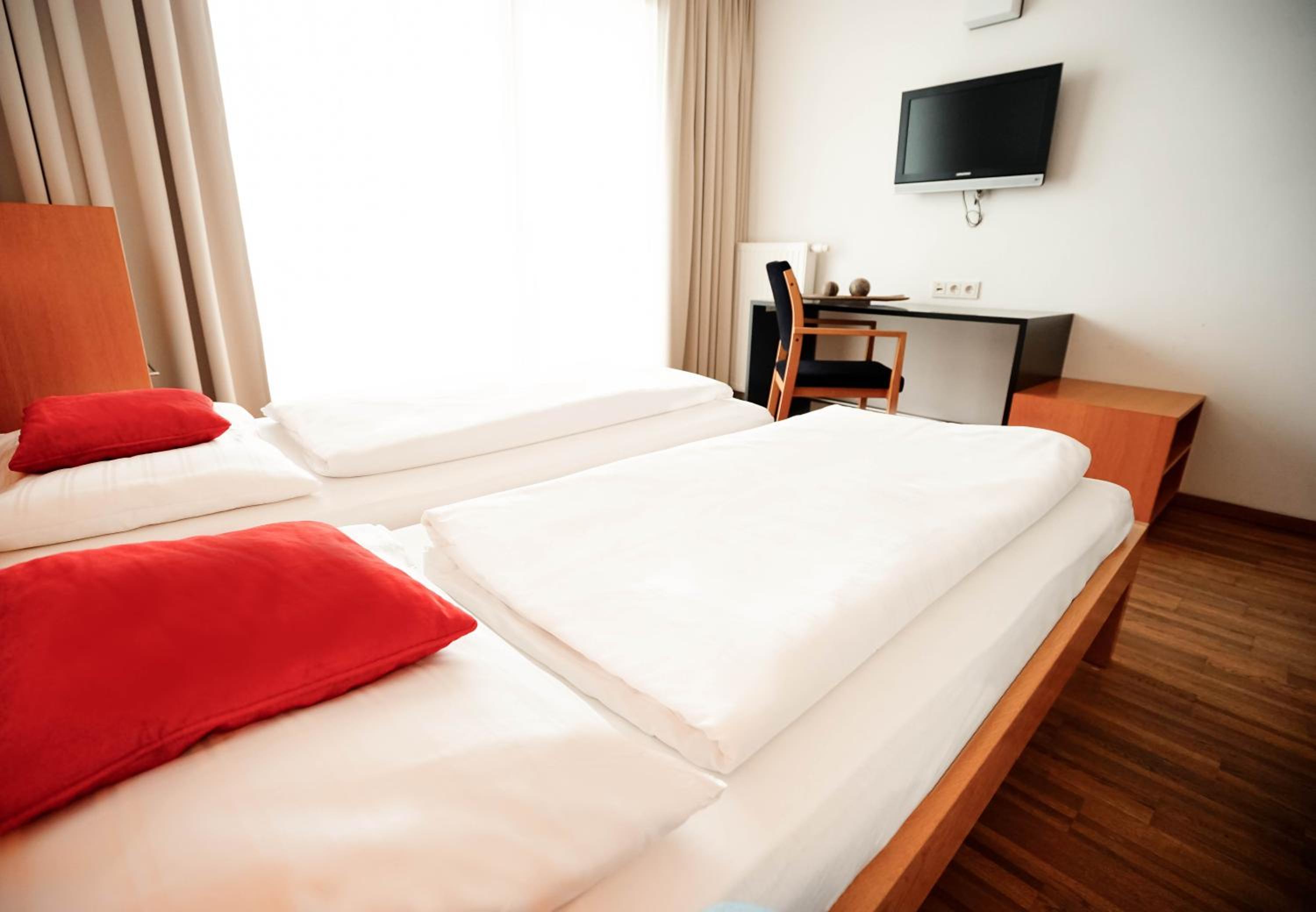 Double Room with Balcony - Panoramic View - Photo 3