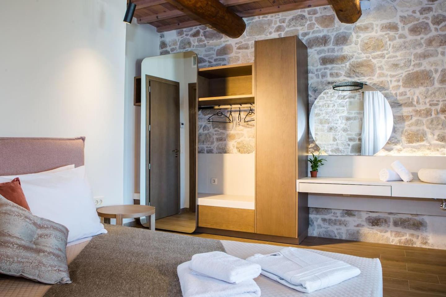 Two-Bedroom House - Photo 12