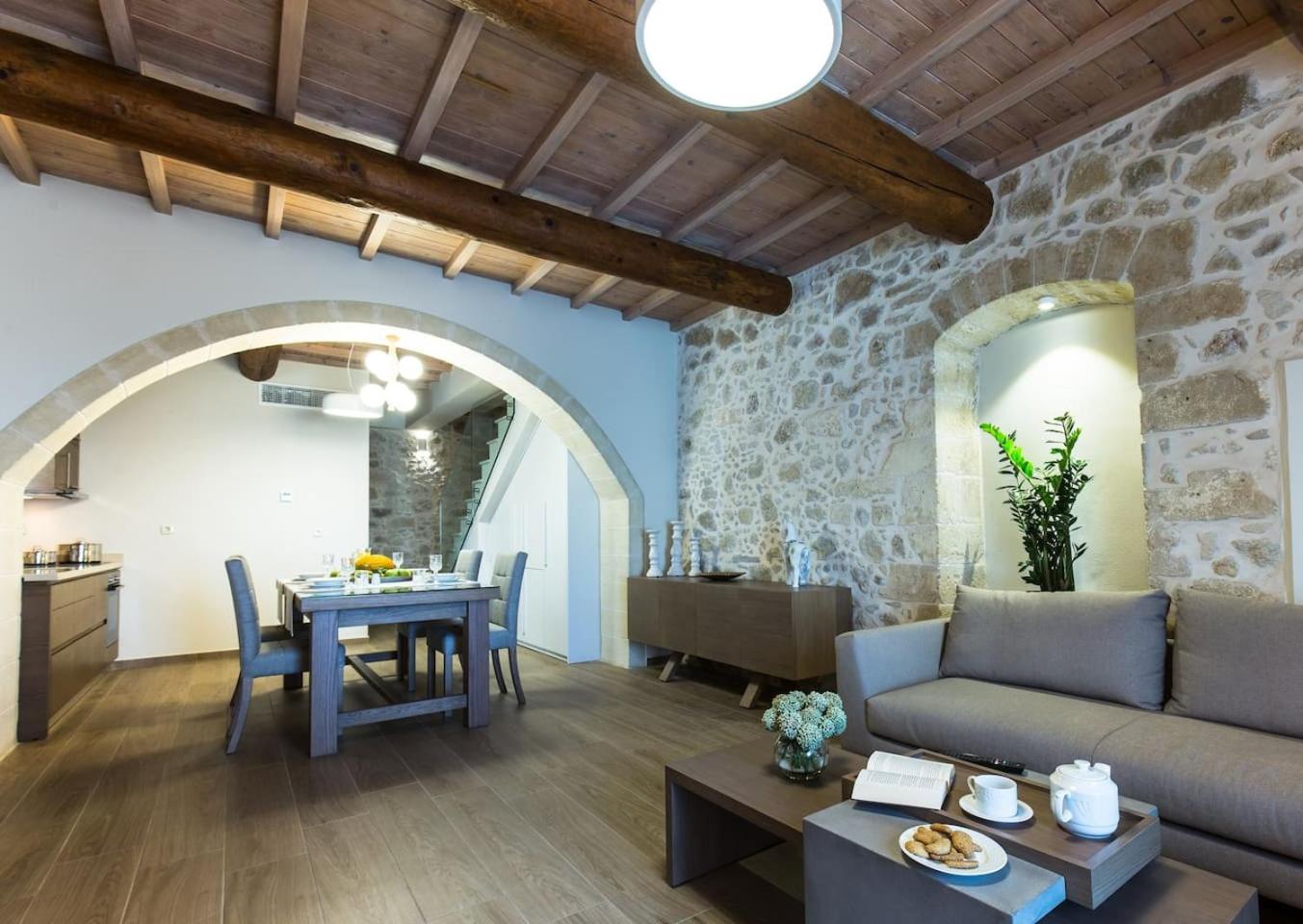 Two-Bedroom House - Photo 11