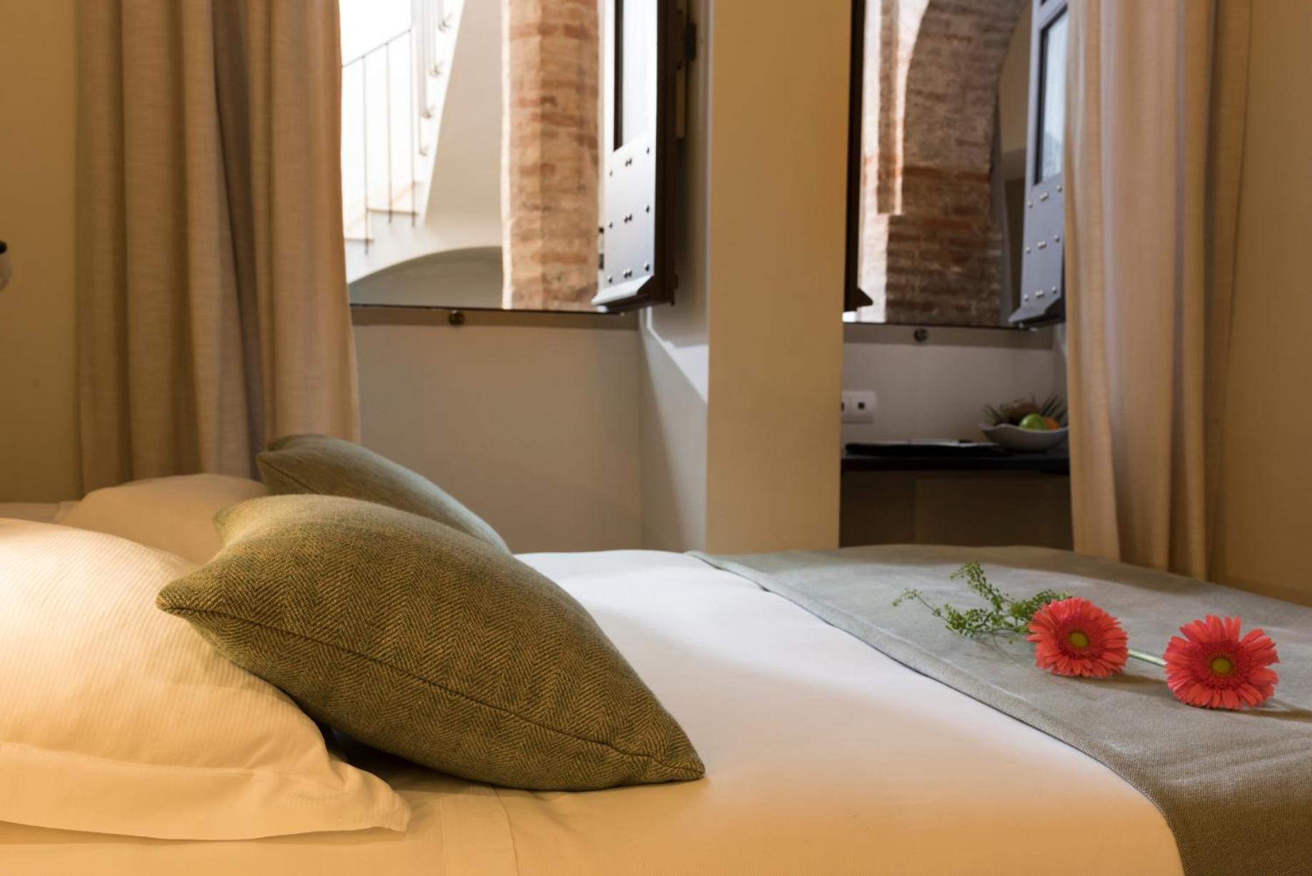 Small Double Room - Photo 1