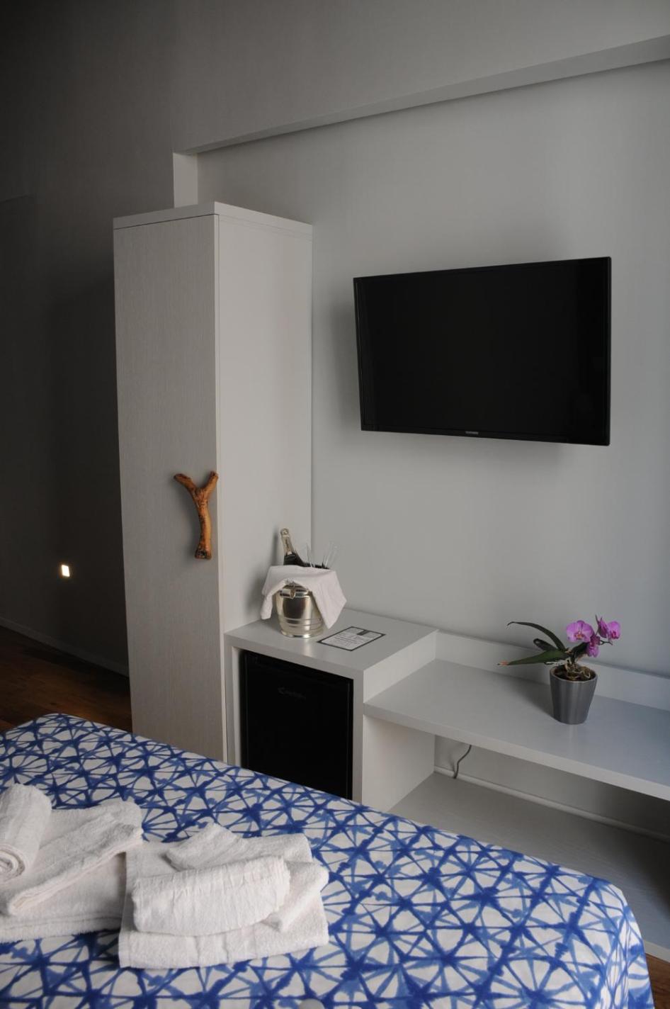 Triple Room with Private Bathroom - Photo 2