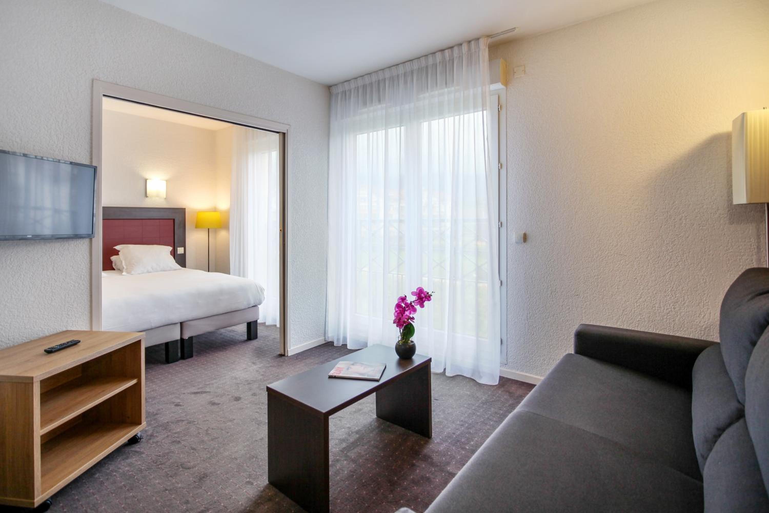 One Bedroom Appartment