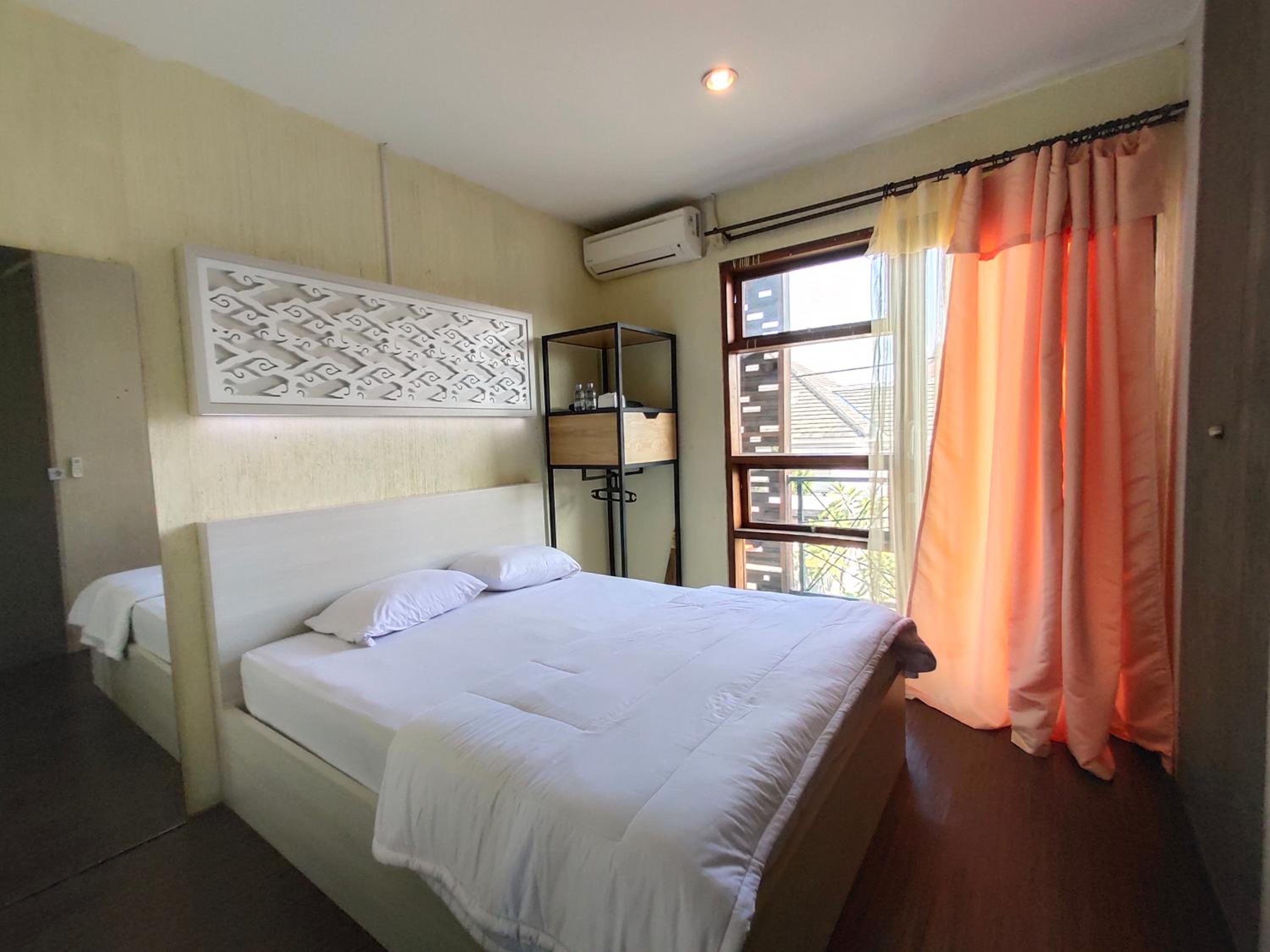 Three-Bedroom House photo 1