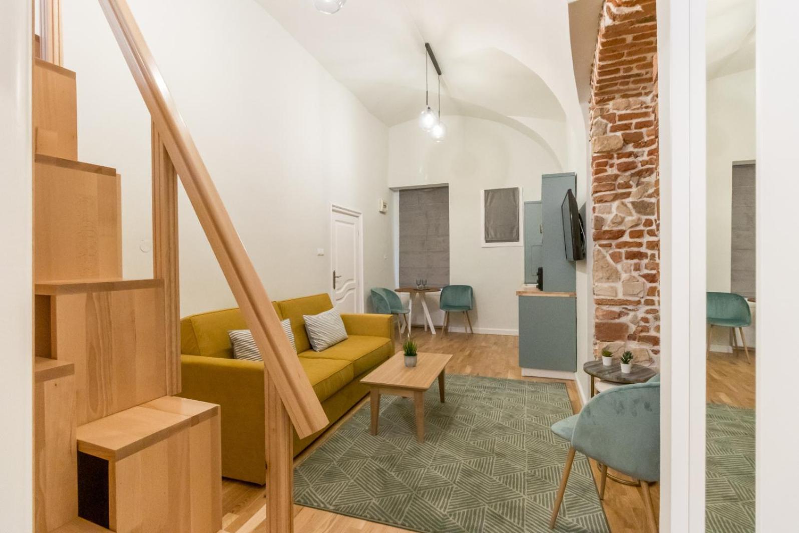 Apartment - Split Level - Photo 10