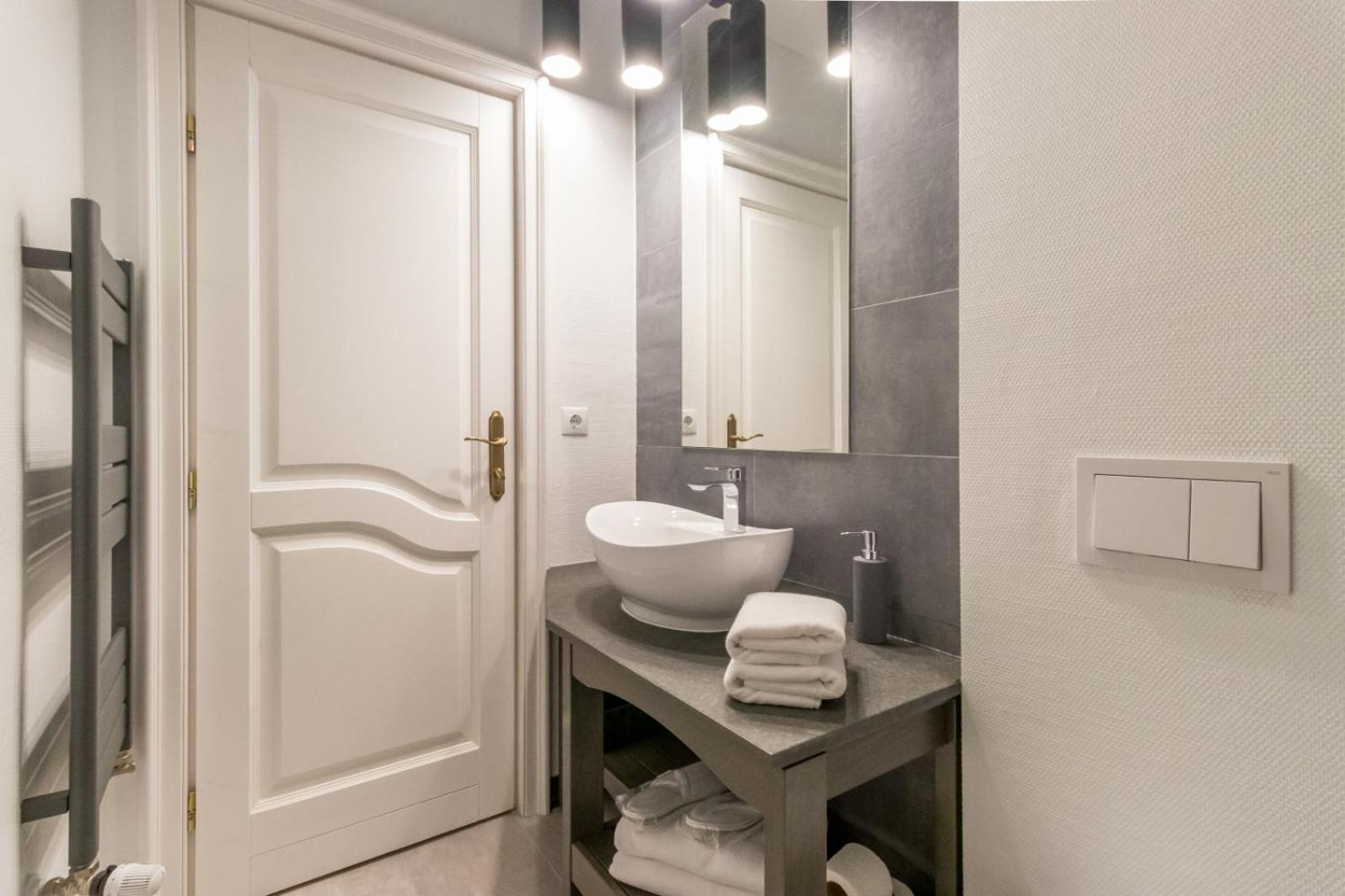 Standard Double Room - Photo 18