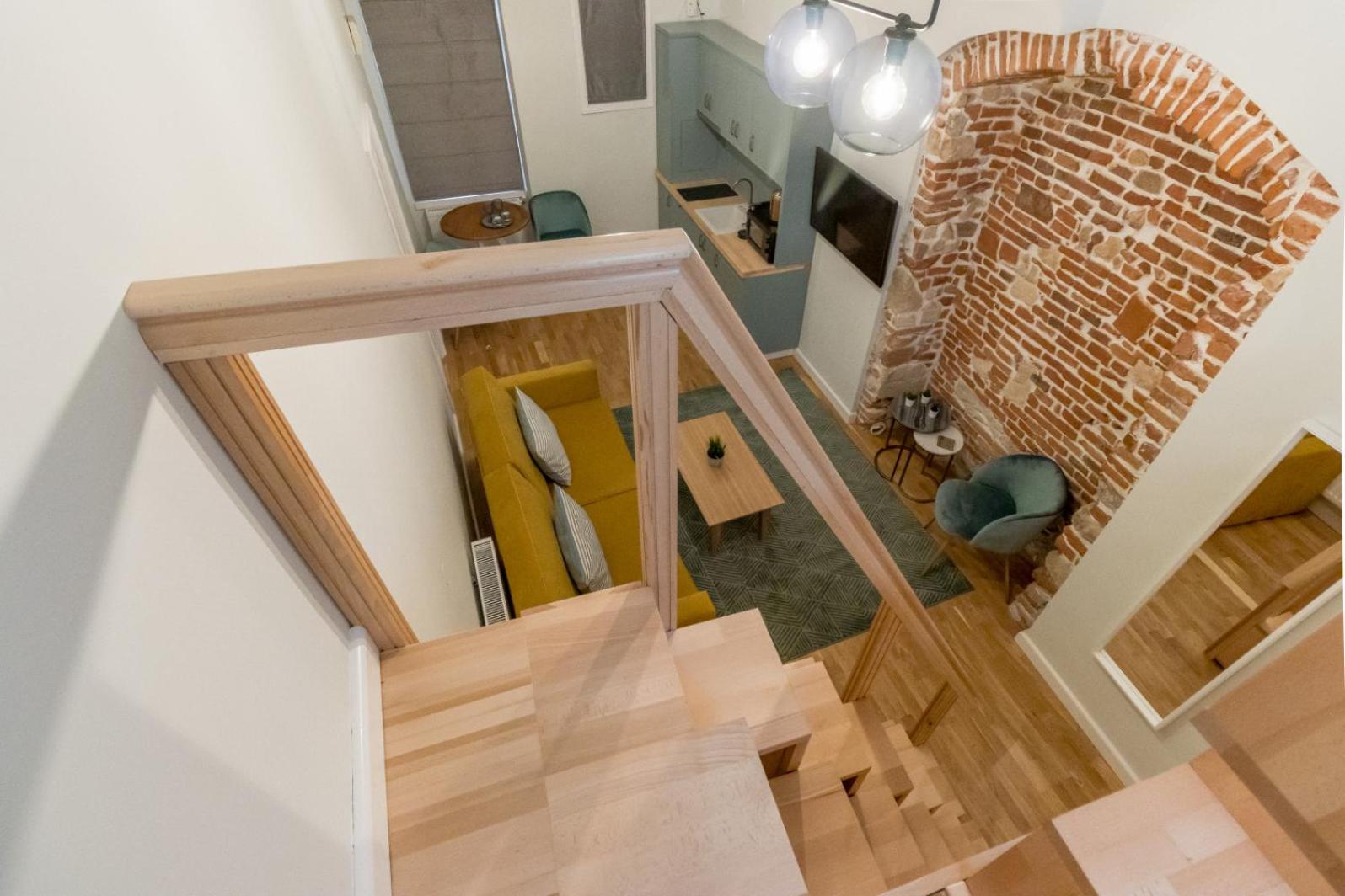 Apartment - Split Level - Photo 1
