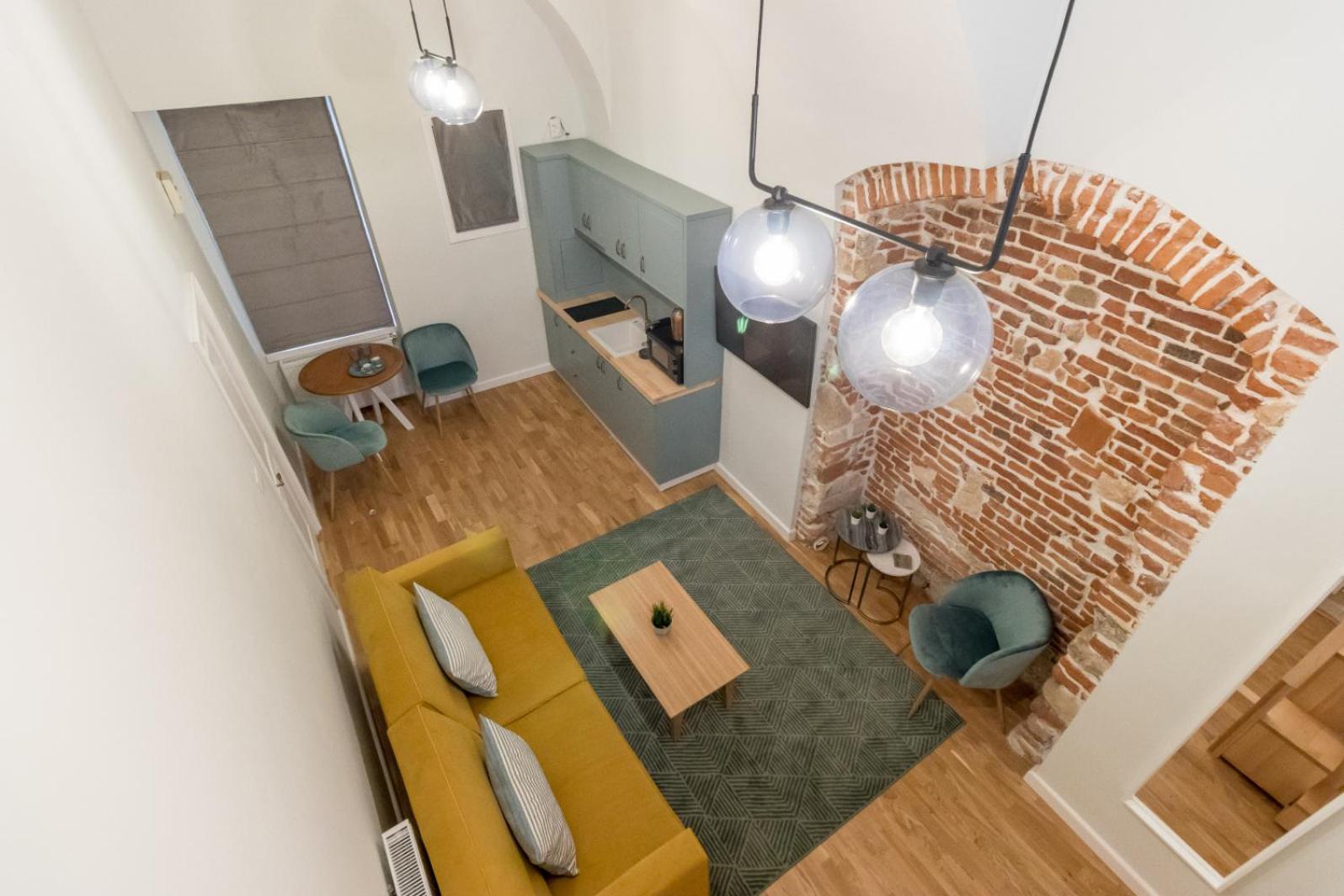 Apartment - Split Level - Photo 20