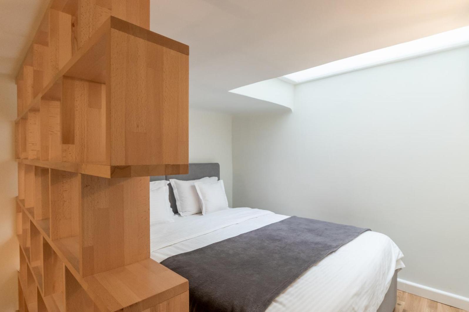 Apartment - Split Level - Photo 25