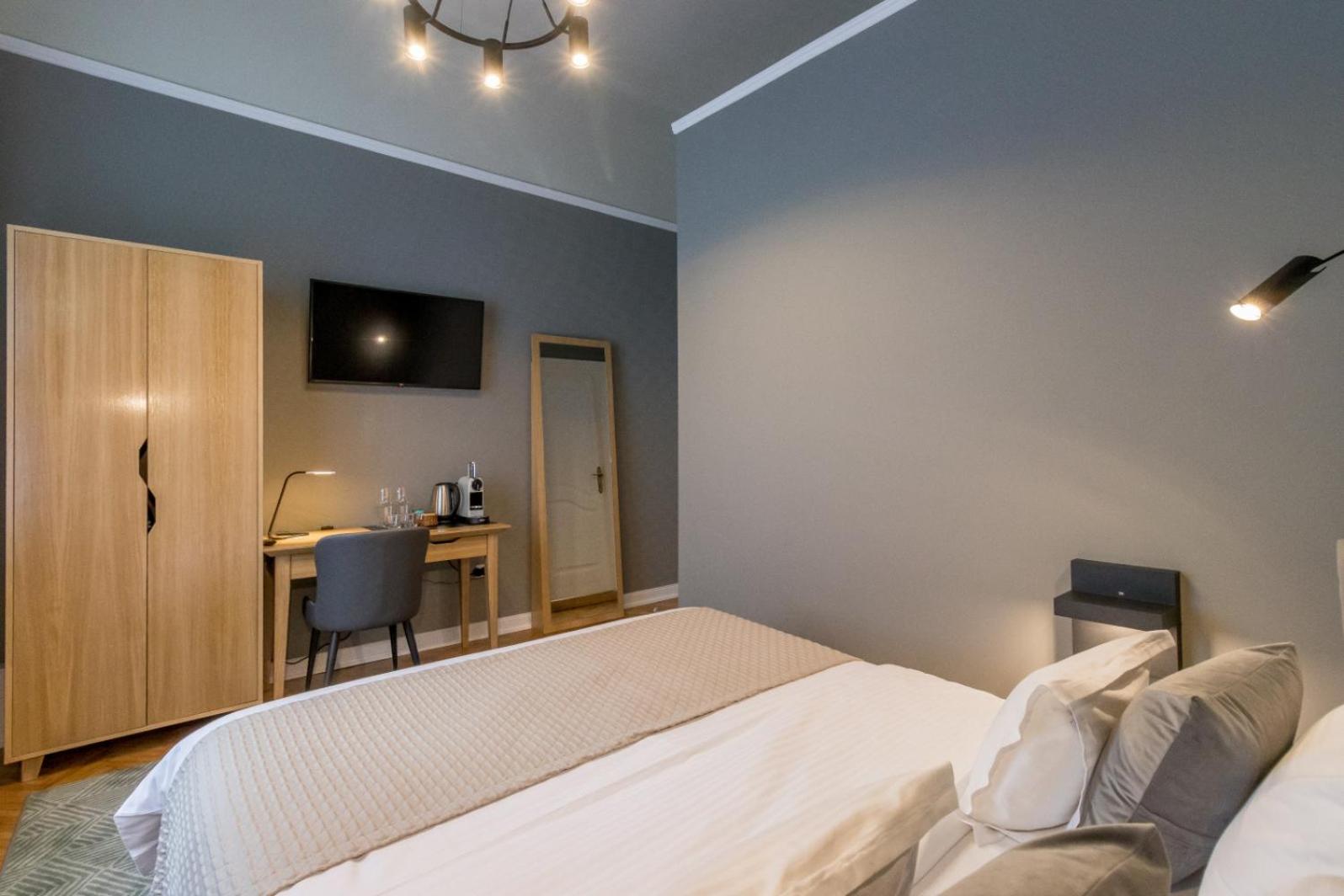 Standard Double Room - Photo 10