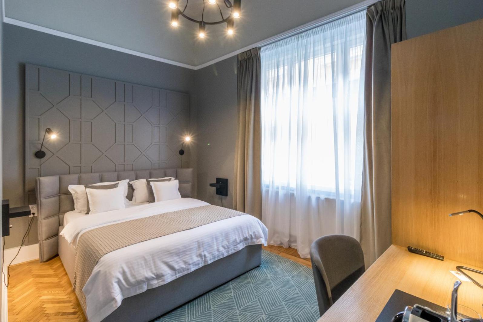 Standard Double Room - Photo 8