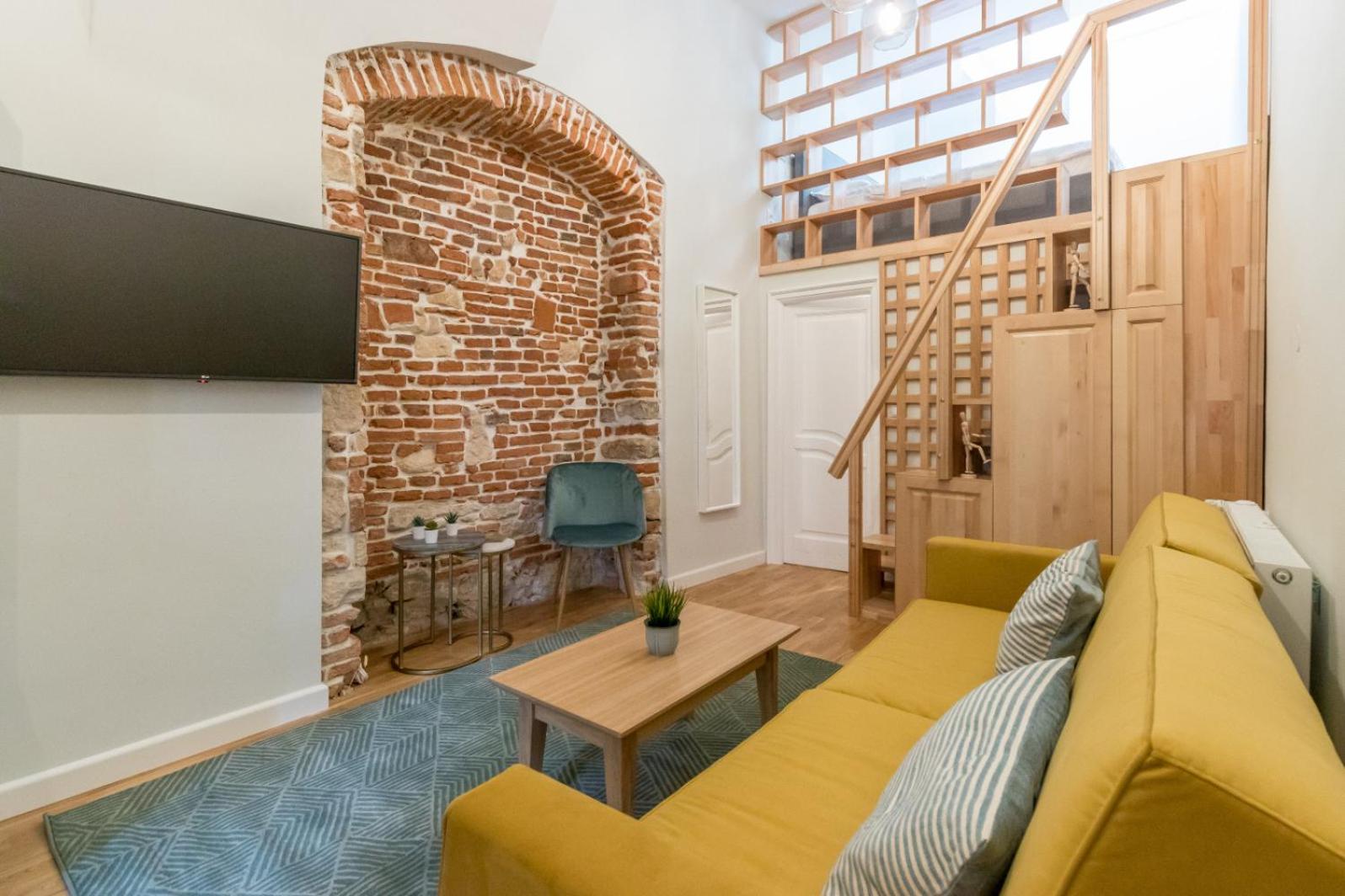 Apartment - Split Level - Photo 15