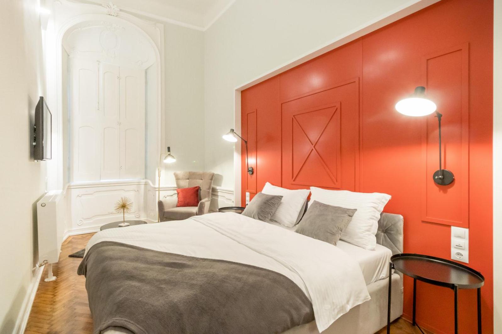 Budget Double Room - Photo 10
