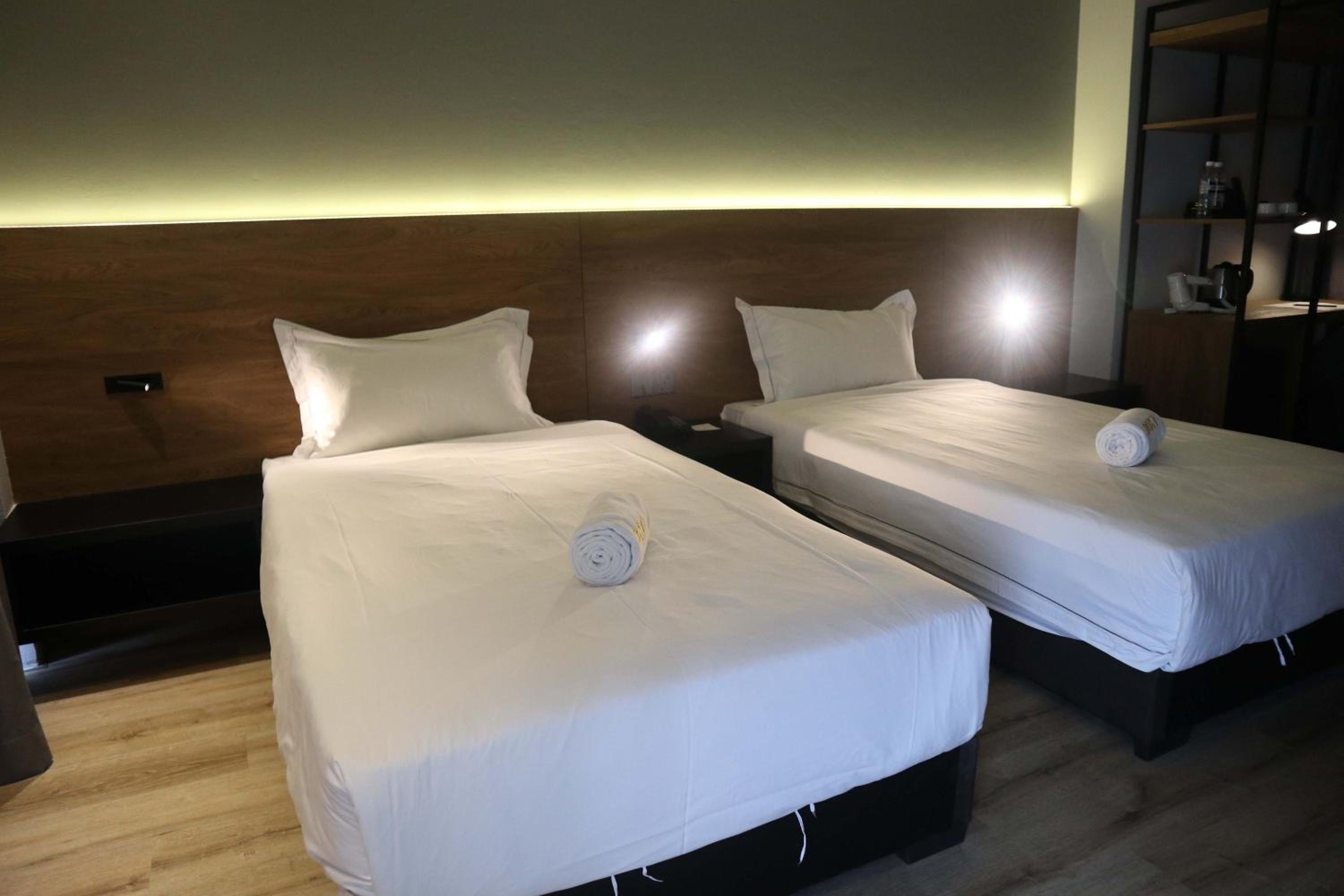 Deluxe Twin Room - Photo 2