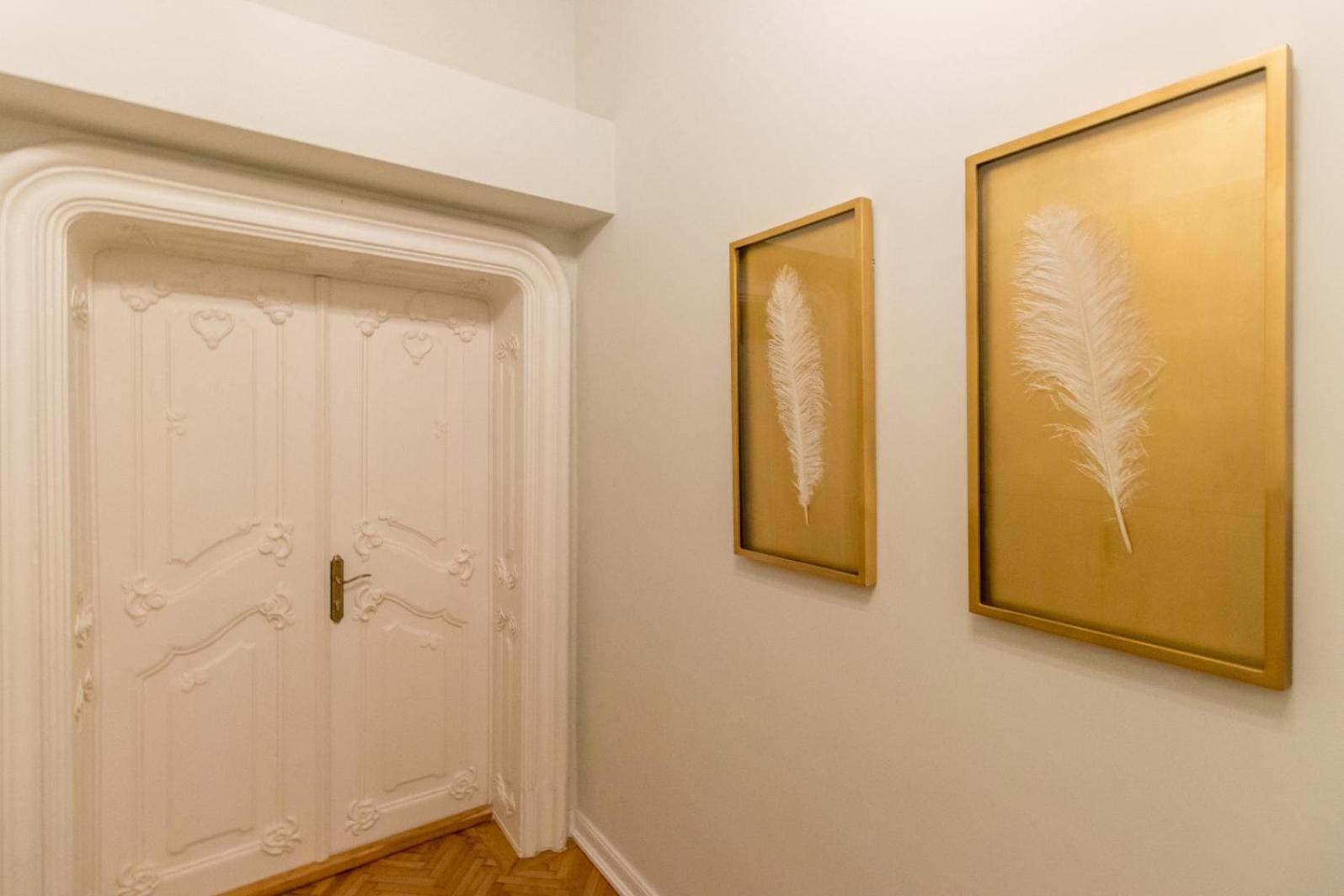 Deluxe King Room - Photo 16