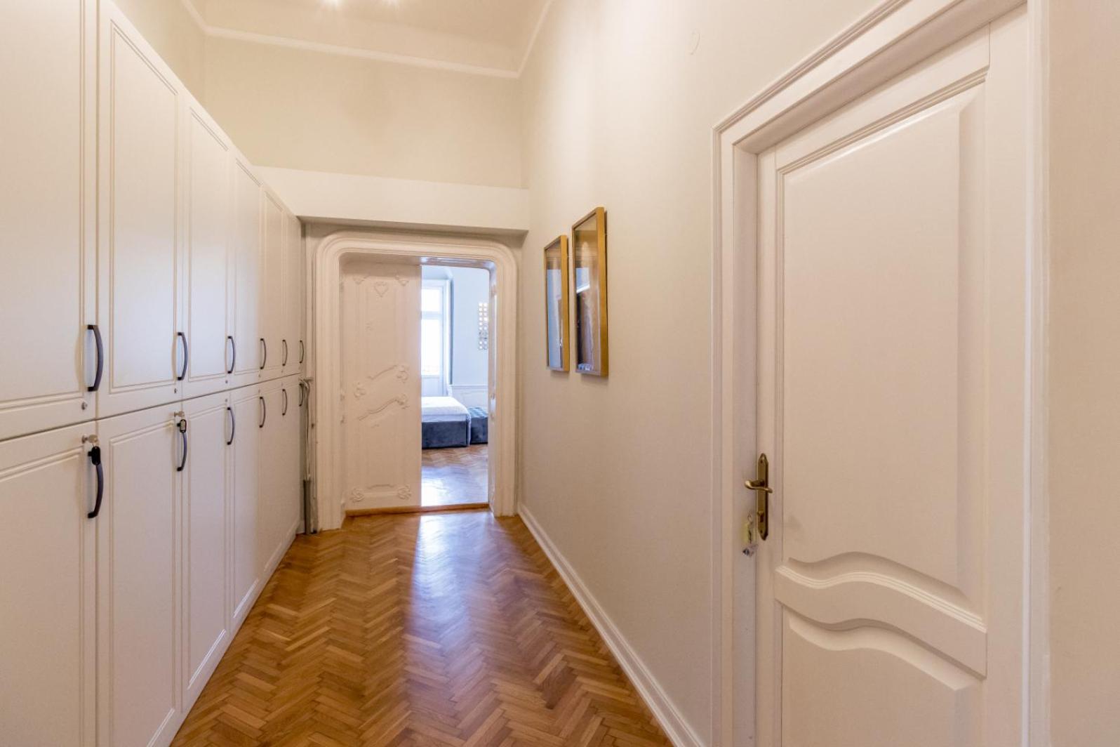 Deluxe King Room - Photo 15