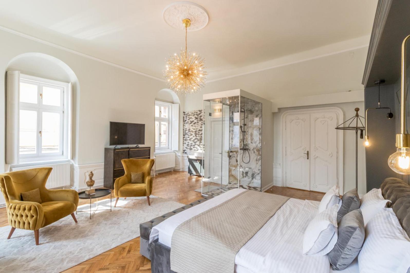 Deluxe King Room - Photo 27