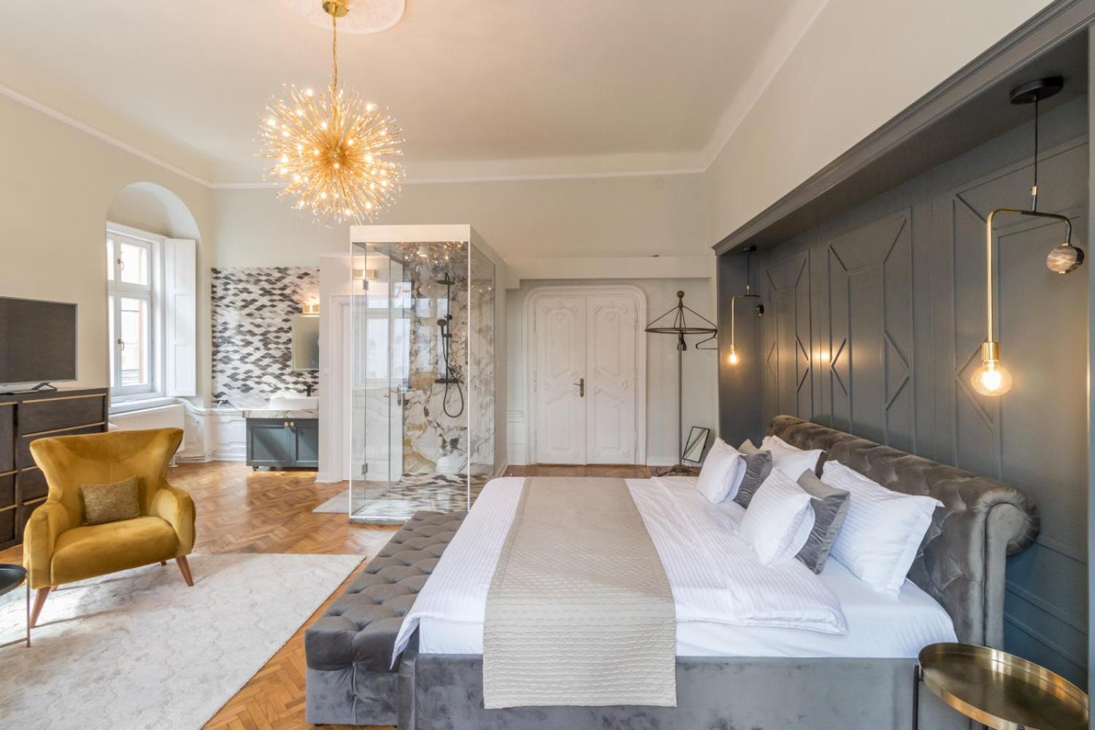 Deluxe King Room - Photo 5