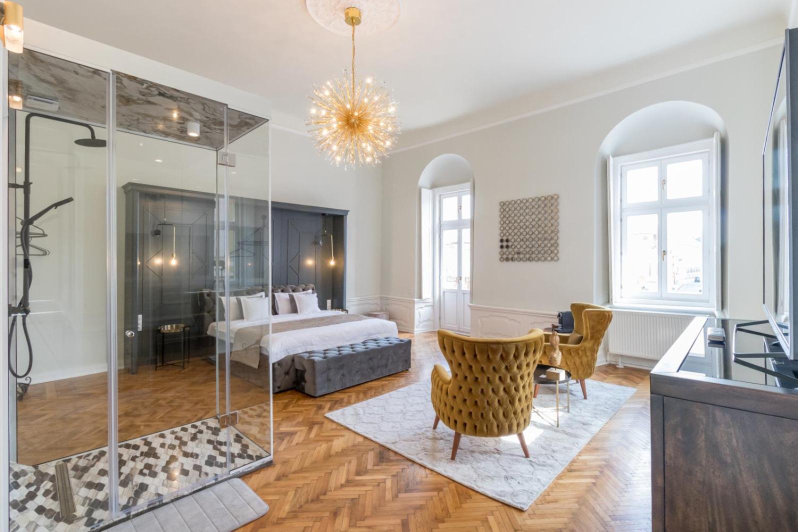 Deluxe King Room - Photo 17