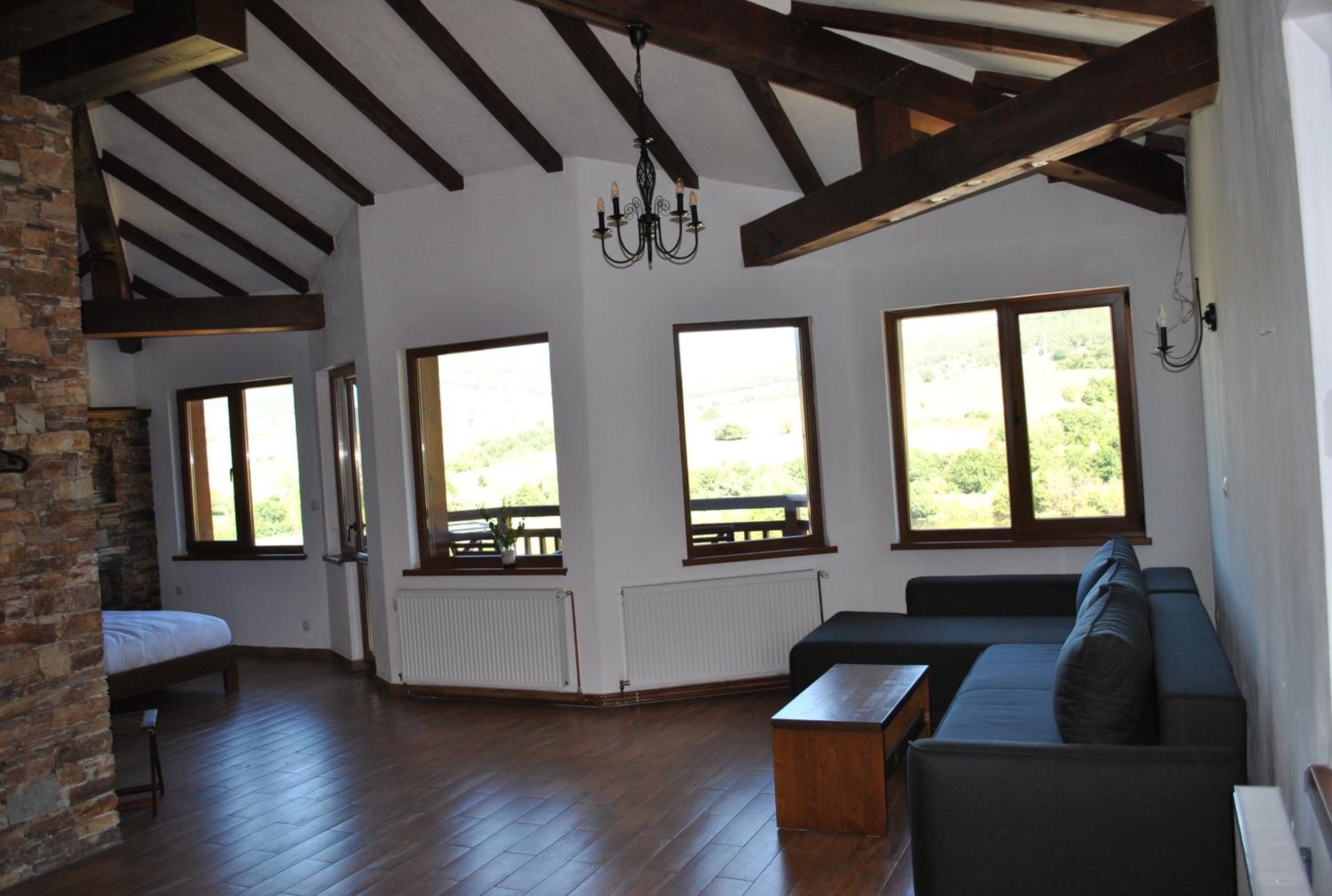 Studio with Balcony - Photo 4
