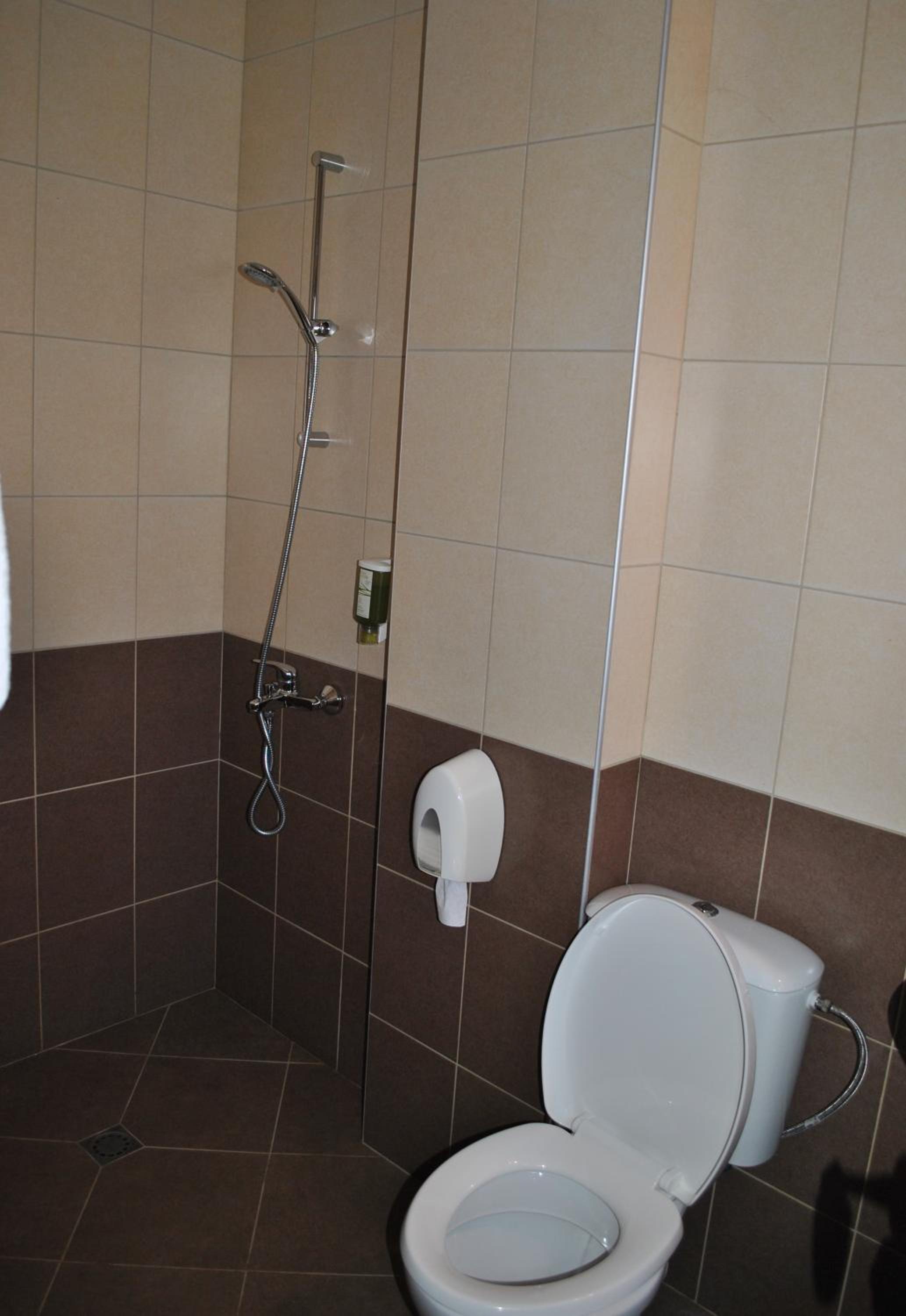 Double Room with Balcony - Photo 8