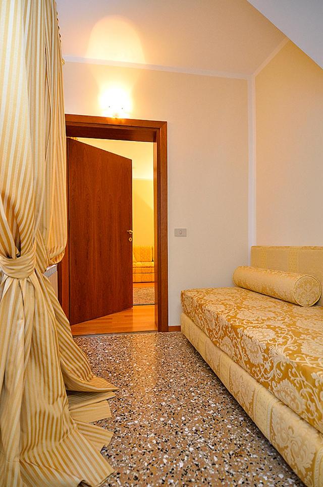 One-Bedroom Apartment - Separate Building photo 2