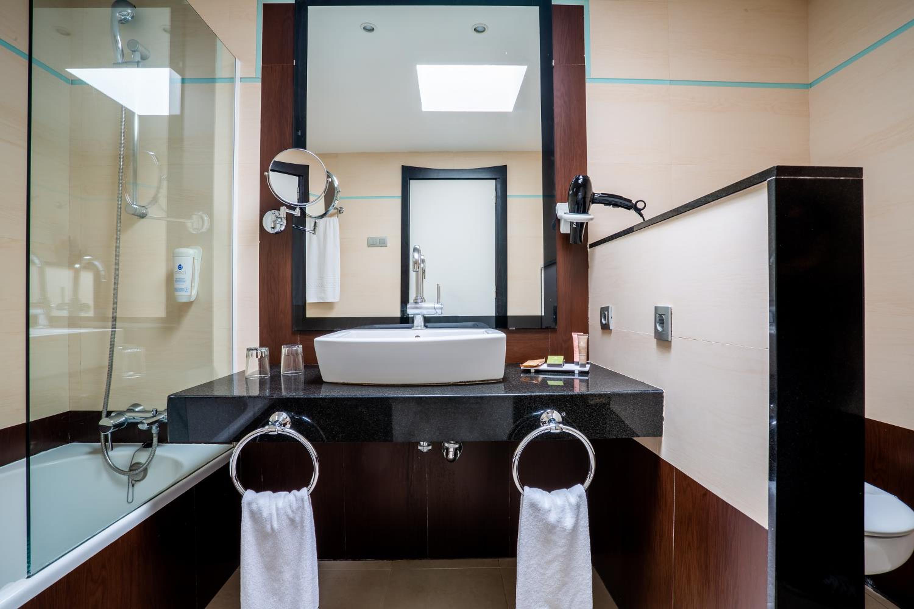 Double or Twin Room with Side Sea View