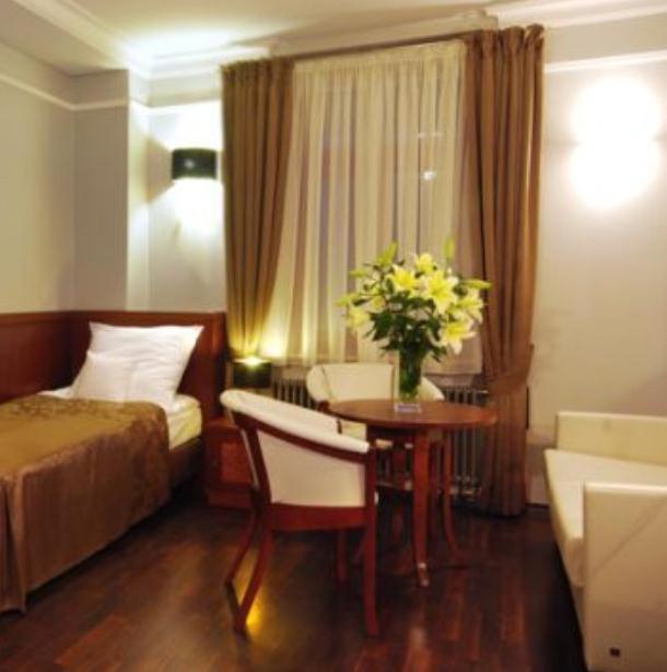Double or Twin Room - Photo 4