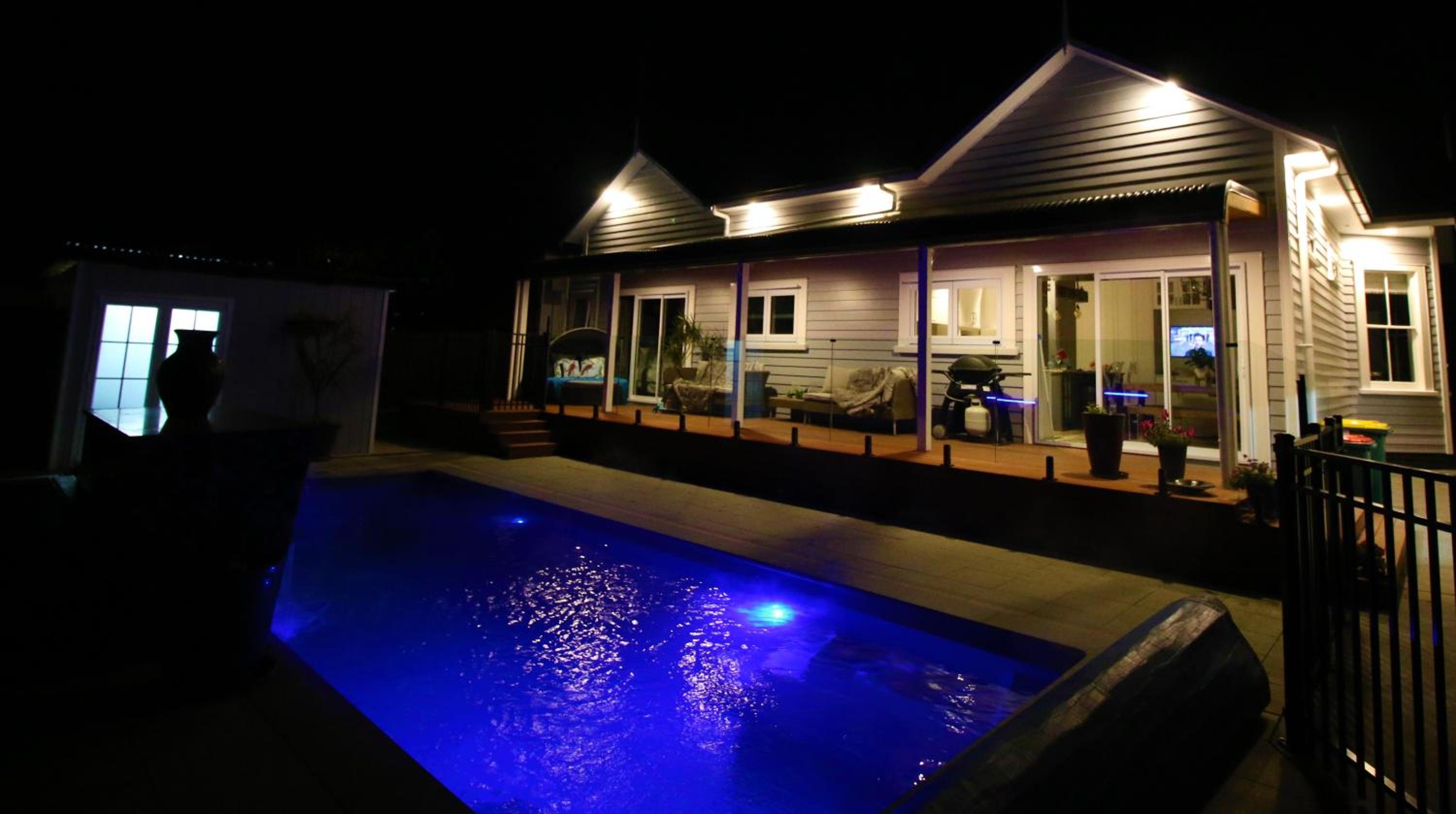 Five-Bedroom House photo 3