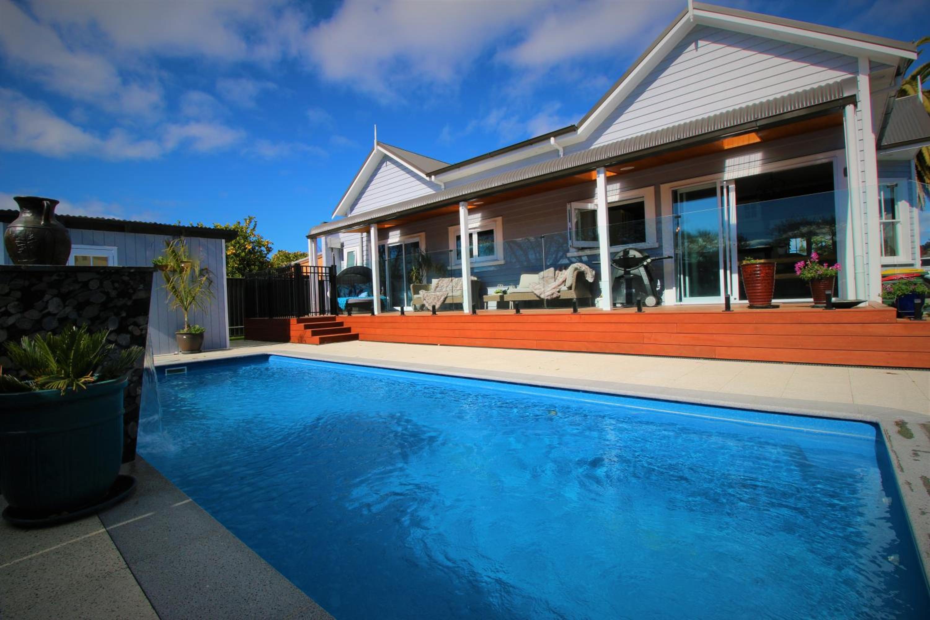 Five-Bedroom House photo 2
