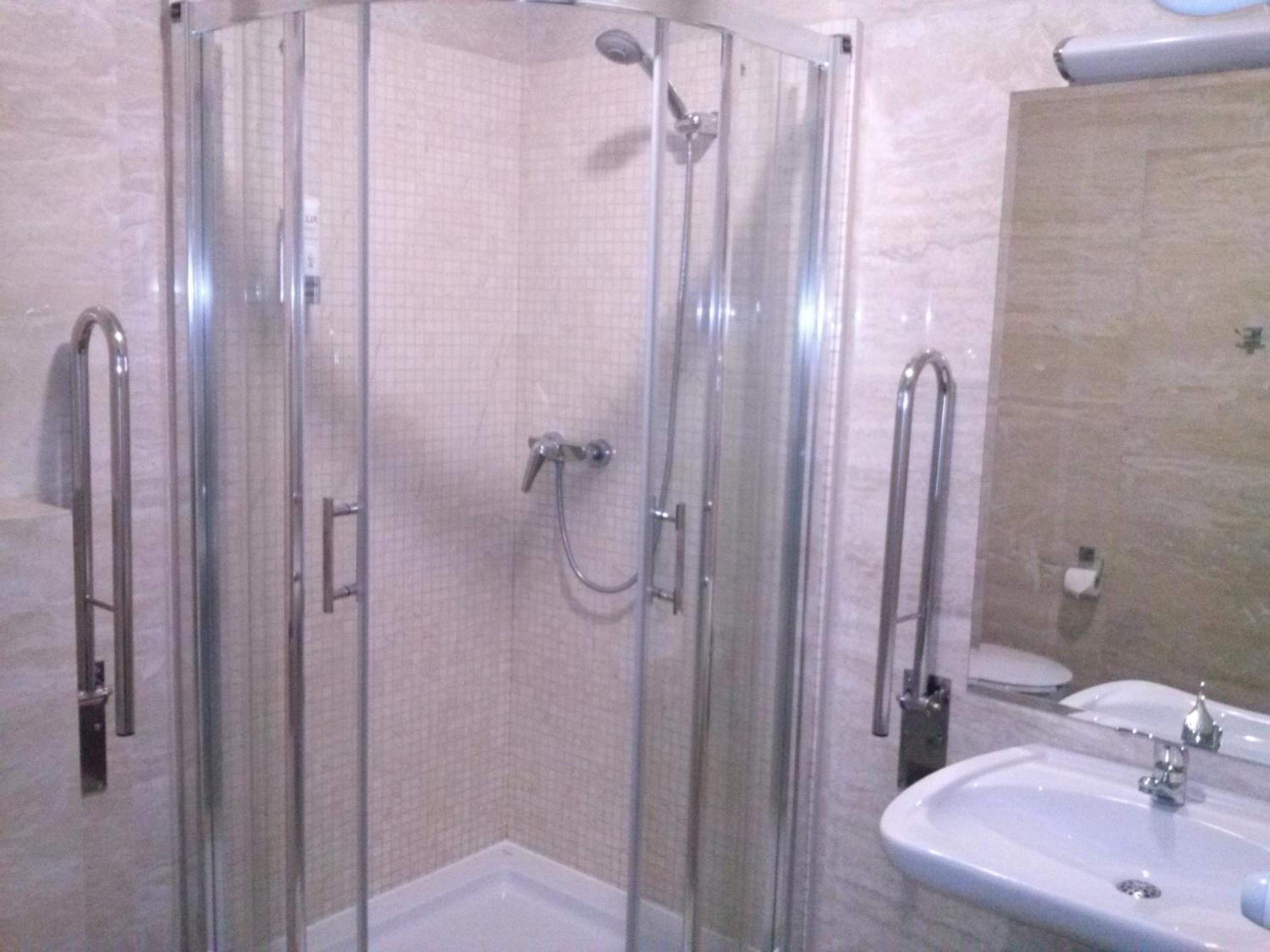 Double or Twin Room - Photo 12