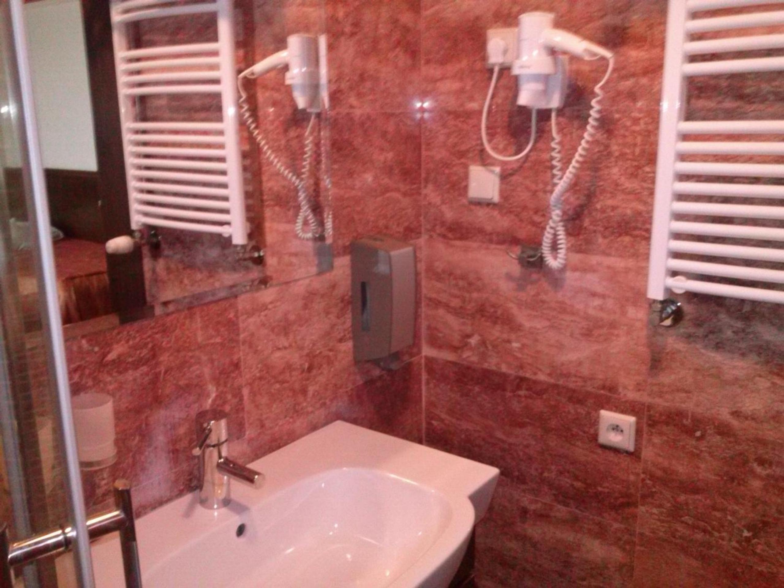 Double or Twin Room - Photo 5