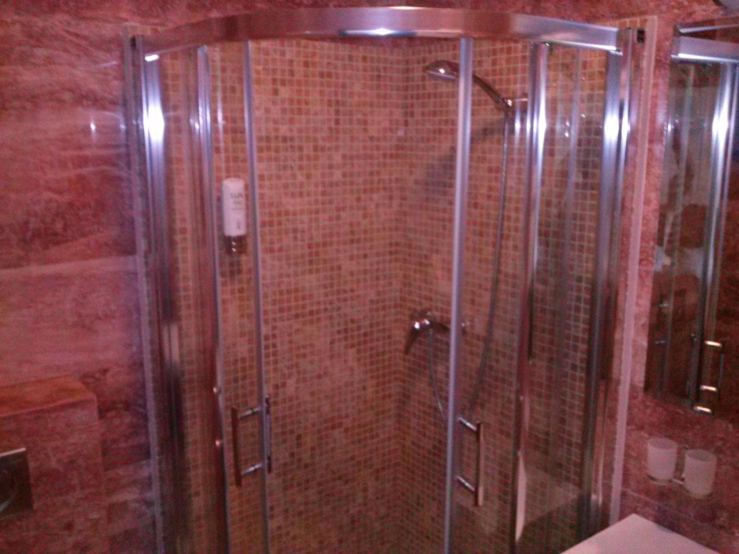Double or Twin Room - Photo 10
