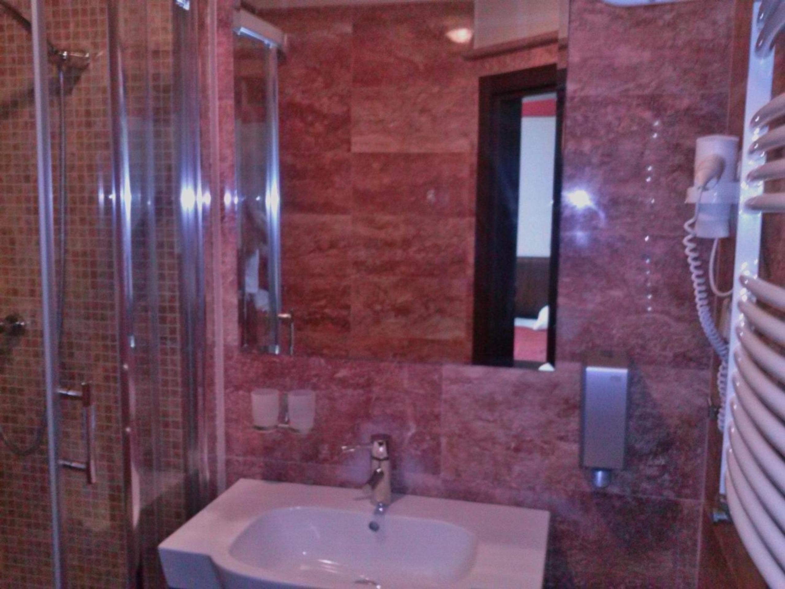 Double or Twin Room - Photo 2