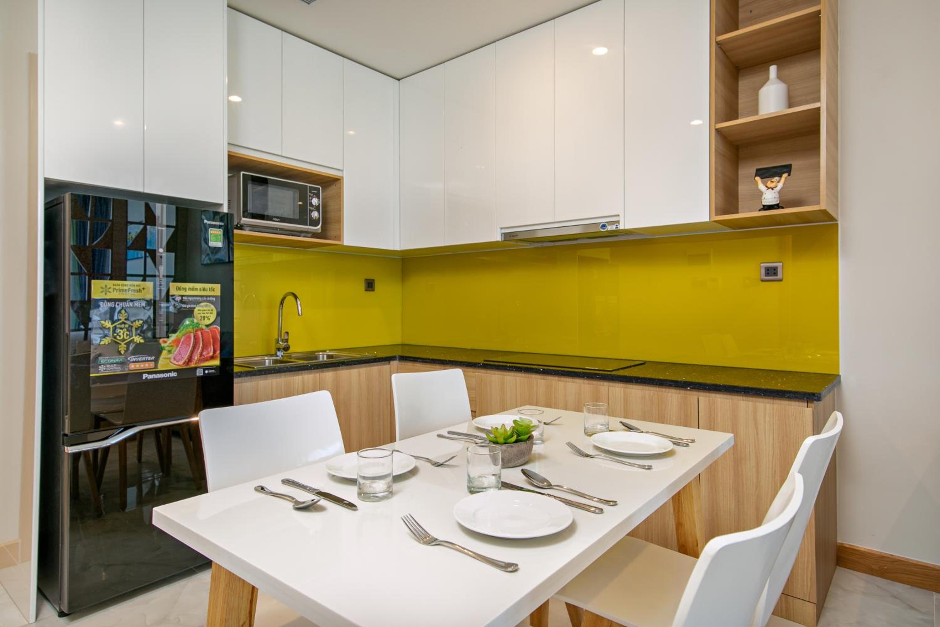 Apartment with Balcony - Photo 7