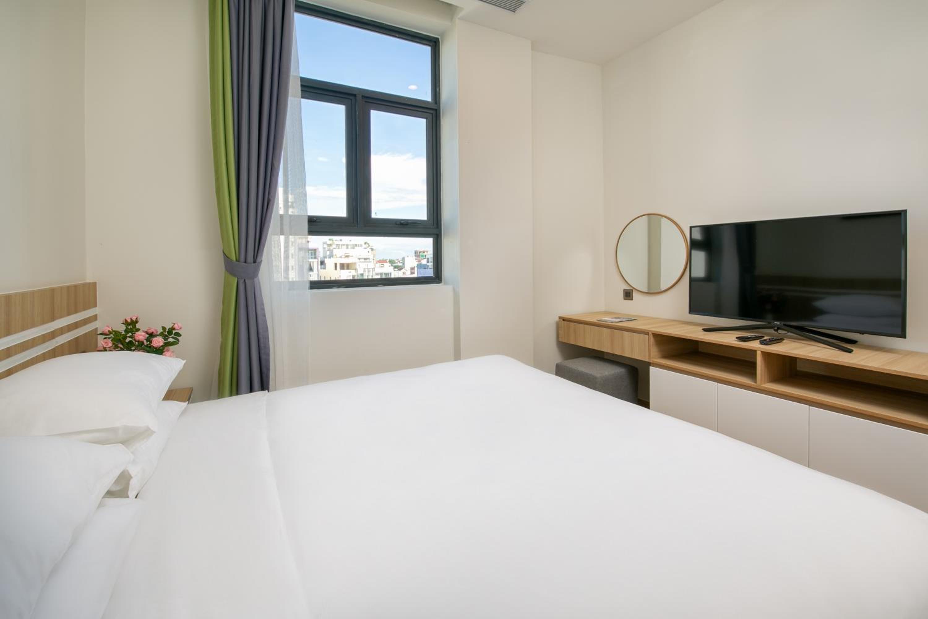 One-Bedroom Apartment - Photo 4