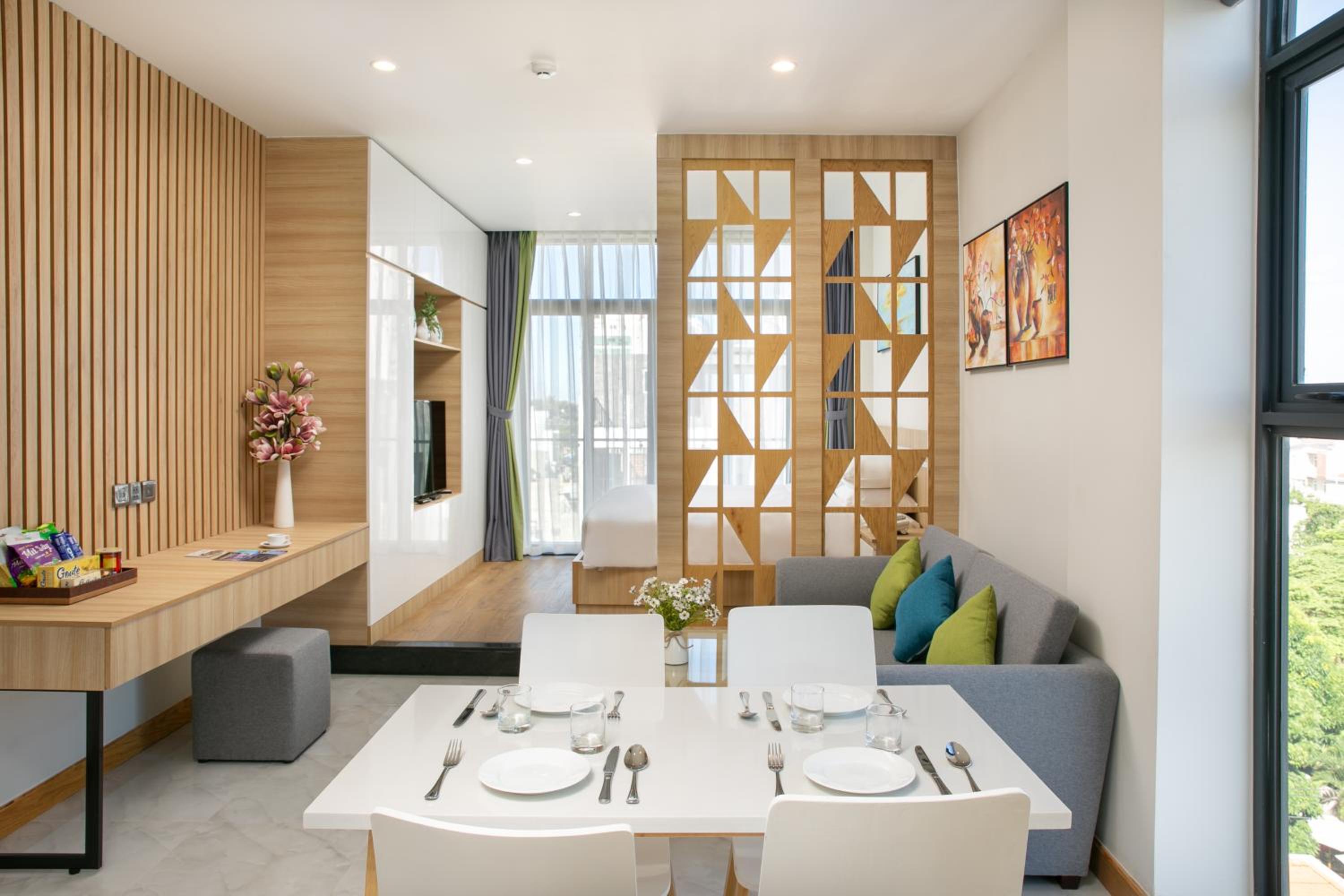 Apartment with Balcony - Photo 2