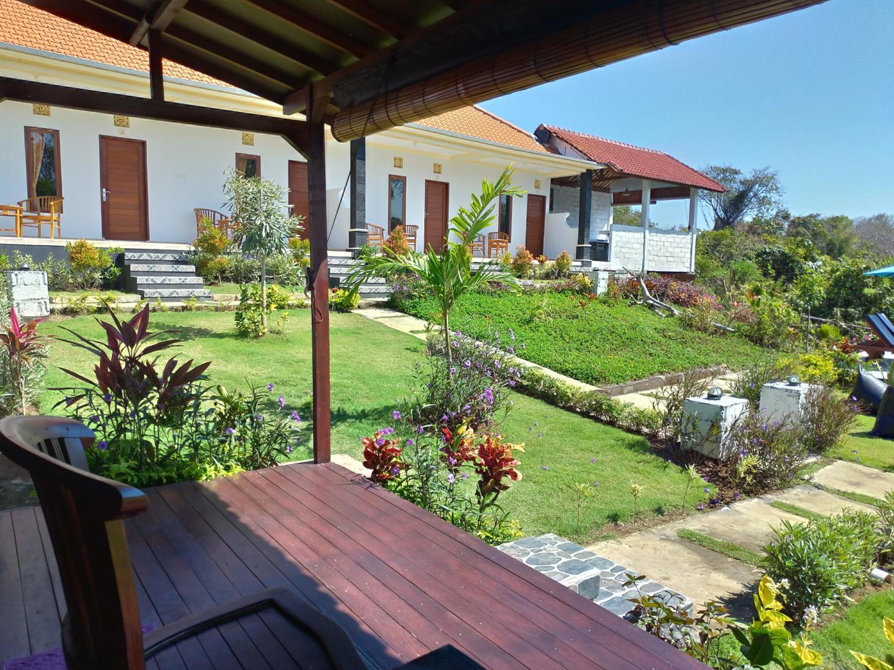 Superior Bungalow - Photo 2