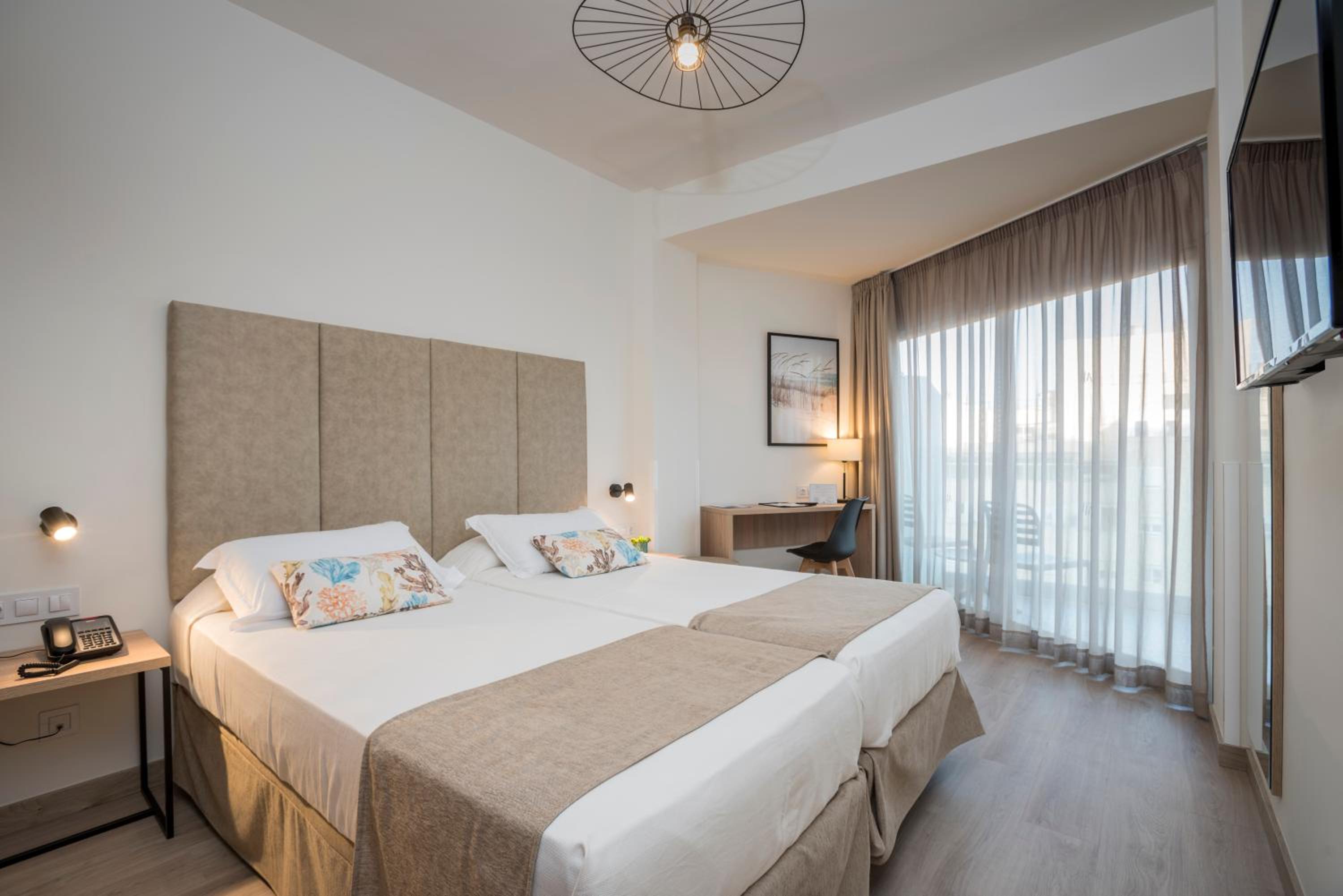 Standard Double Room - Photo 3