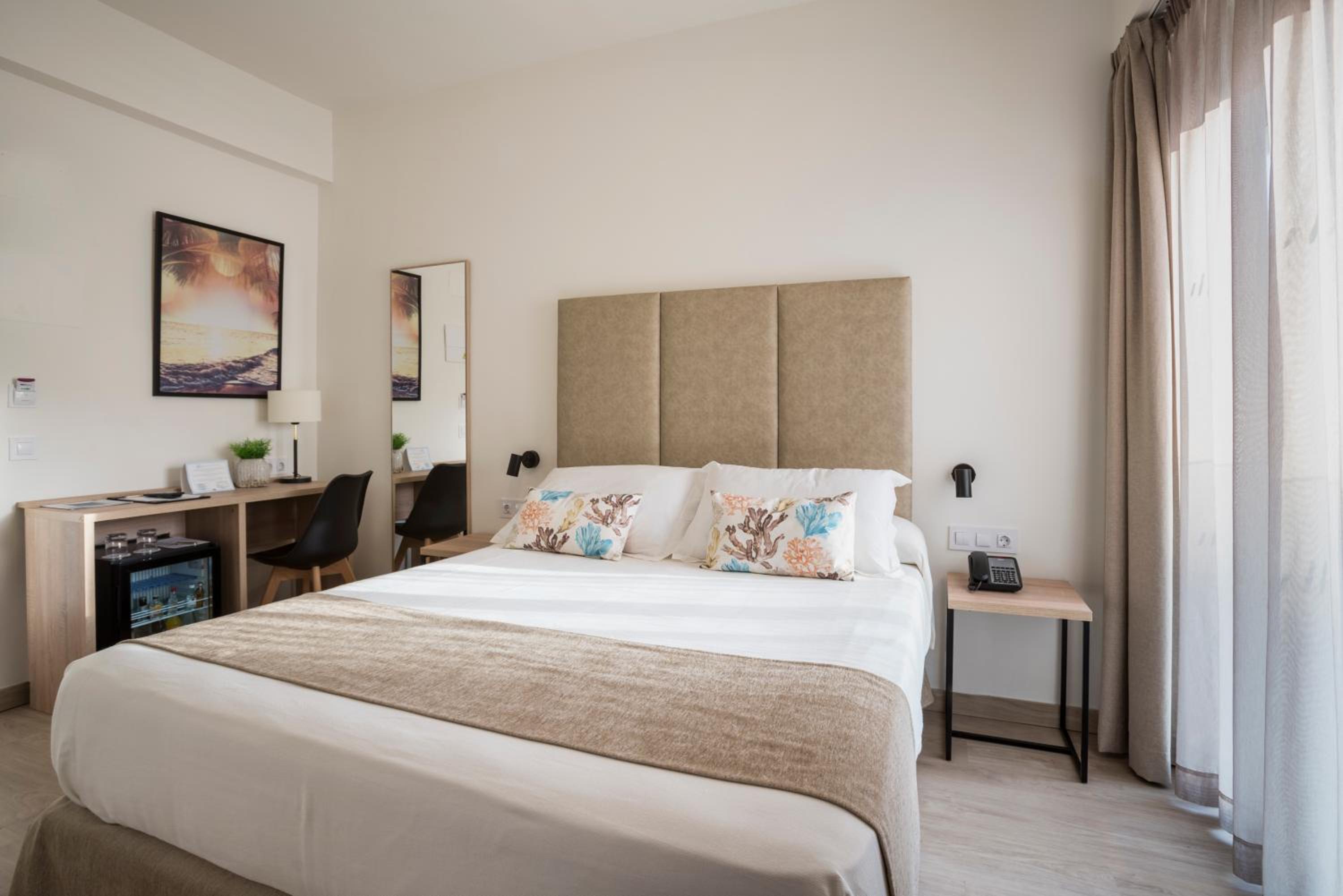 Standard Double Room - Photo 1