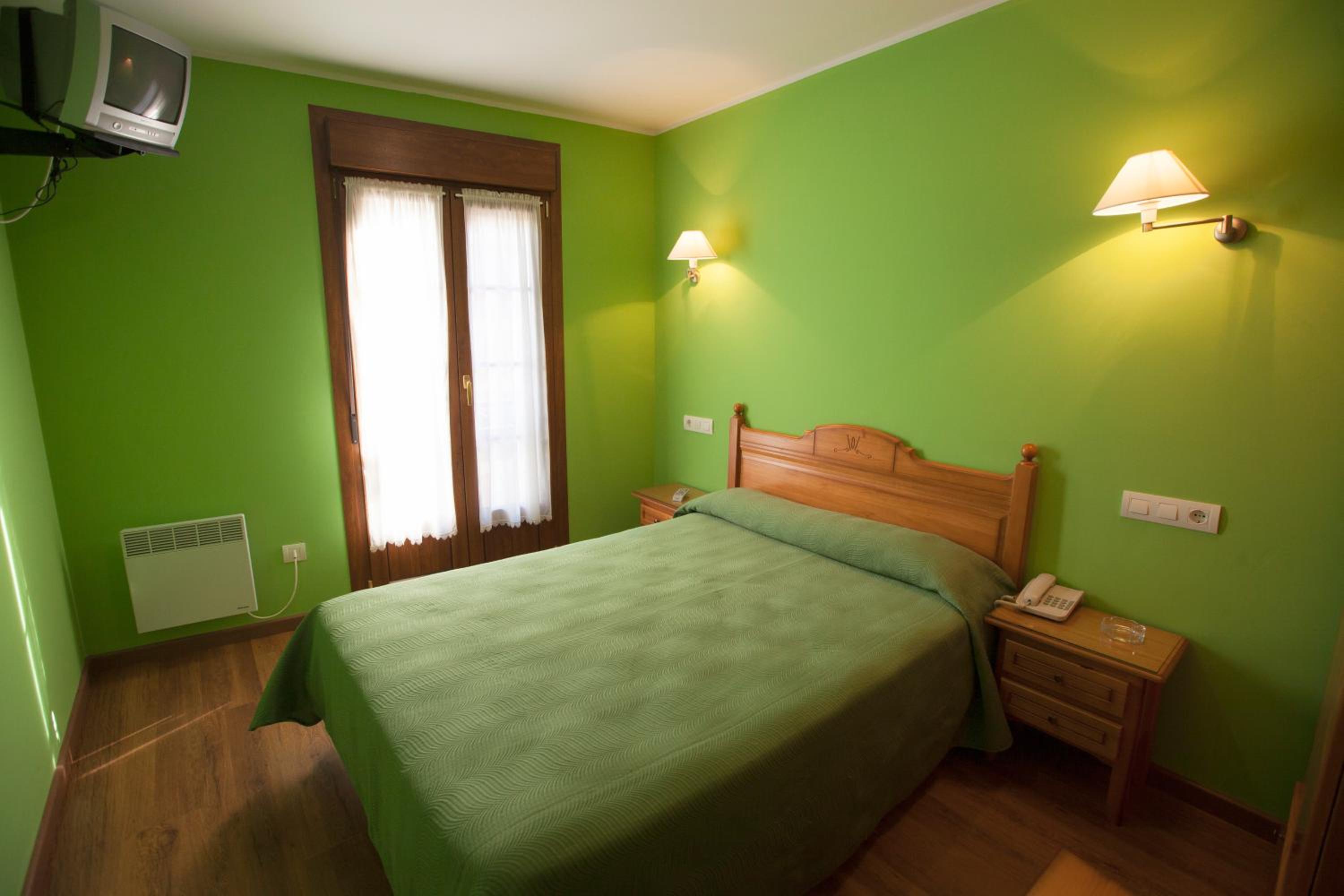 Double or Twin Room - Photo 5
