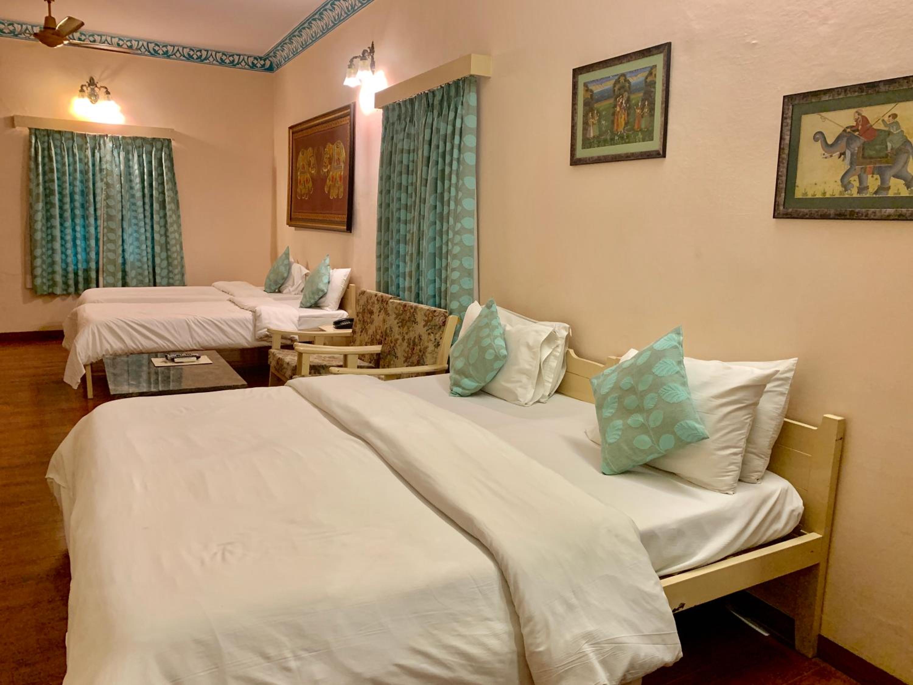 Classic Quadruple Room -  Includes free pickup from airport/ train station / bus station via tuk-tuk, & a dedicated travel desk to assist with local sightseeing tours, intercity travel arrangements & activities. - Photo 7