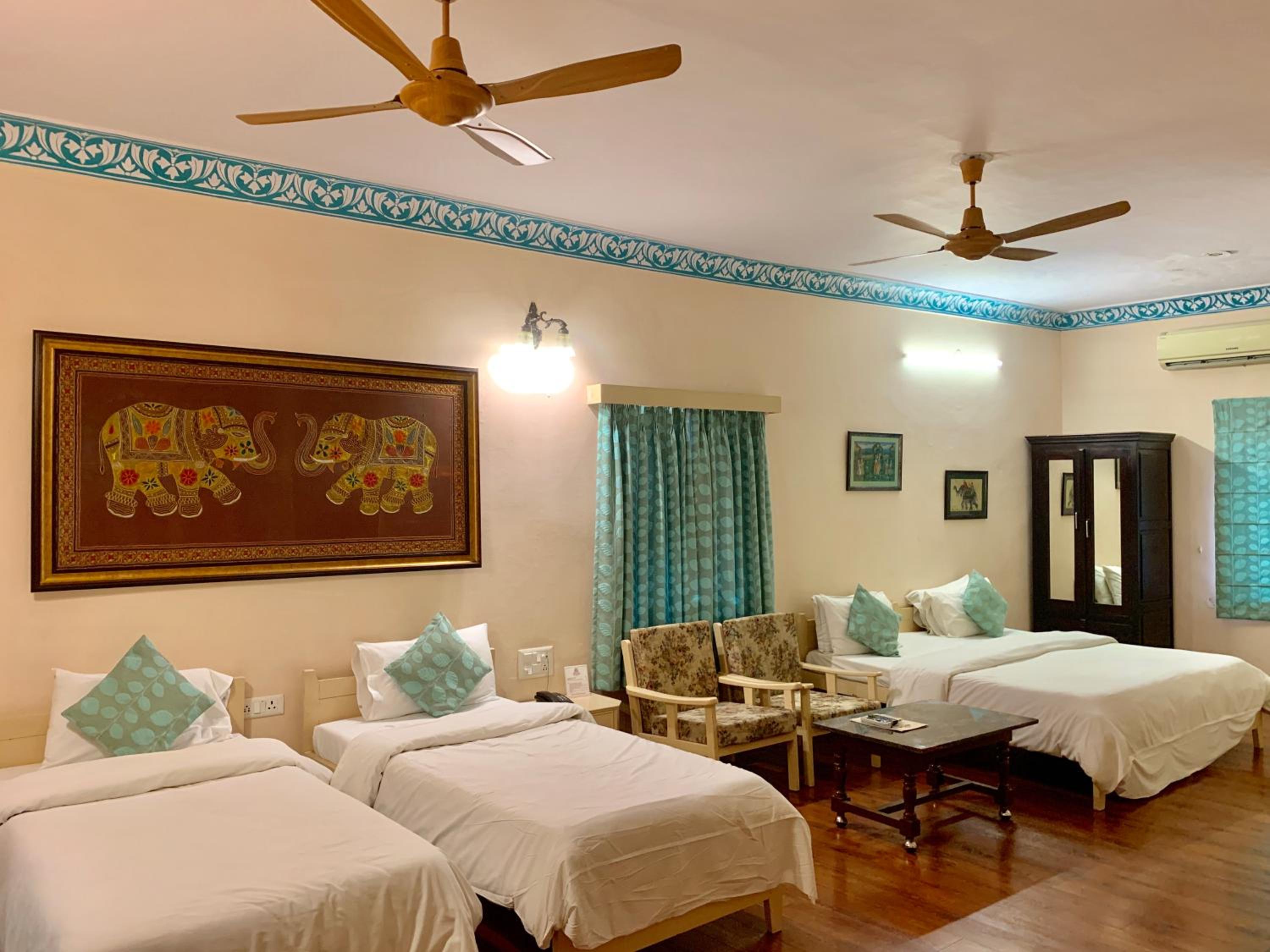 Classic Quadruple Room -  Includes free pickup from airport/ train station / bus station via tuk-tuk, & a dedicated travel desk to assist with local sightseeing tours, intercity travel arrangements & activities. - Photo 5