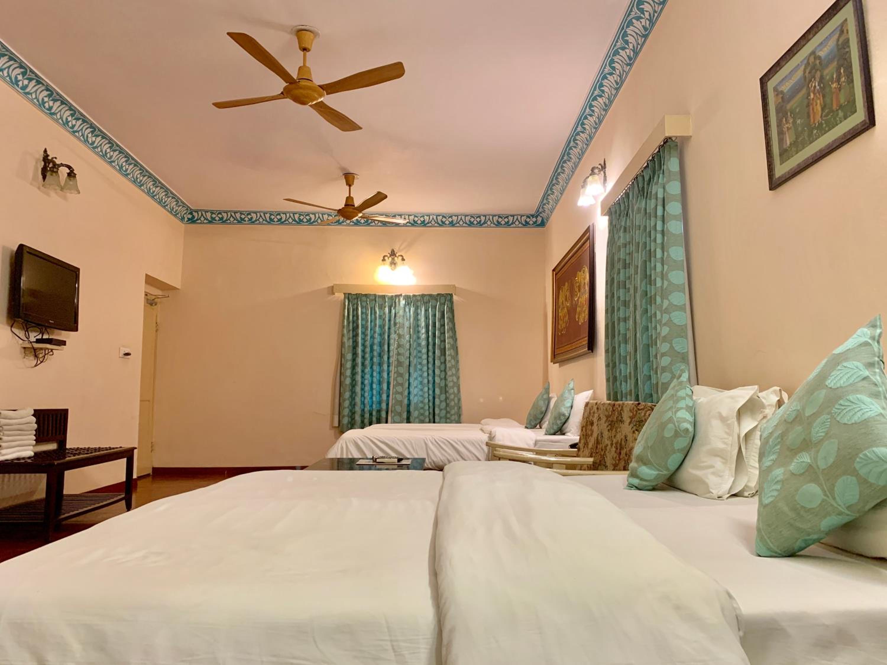 Classic Quadruple Room -  Includes free pickup from airport/ train station / bus station via tuk-tuk, & a dedicated travel desk to assist with local sightseeing tours, intercity travel arrangements & activities. - Photo 3