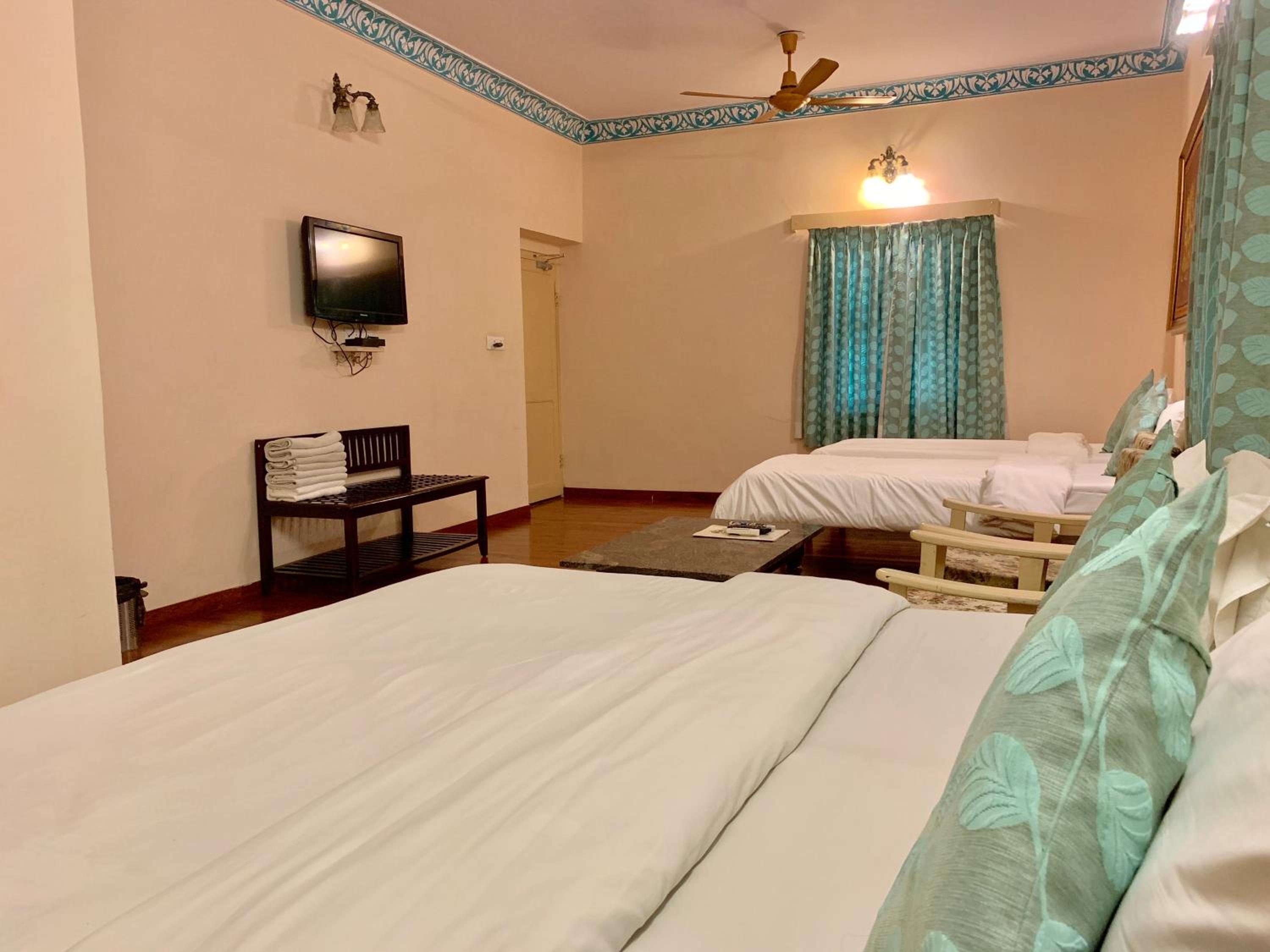 Classic Quadruple Room -  Includes free pickup from airport/ train station / bus station via tuk-tuk, & a dedicated travel desk to assist with local sightseeing tours, intercity travel arrangements & activities. - Photo 2
